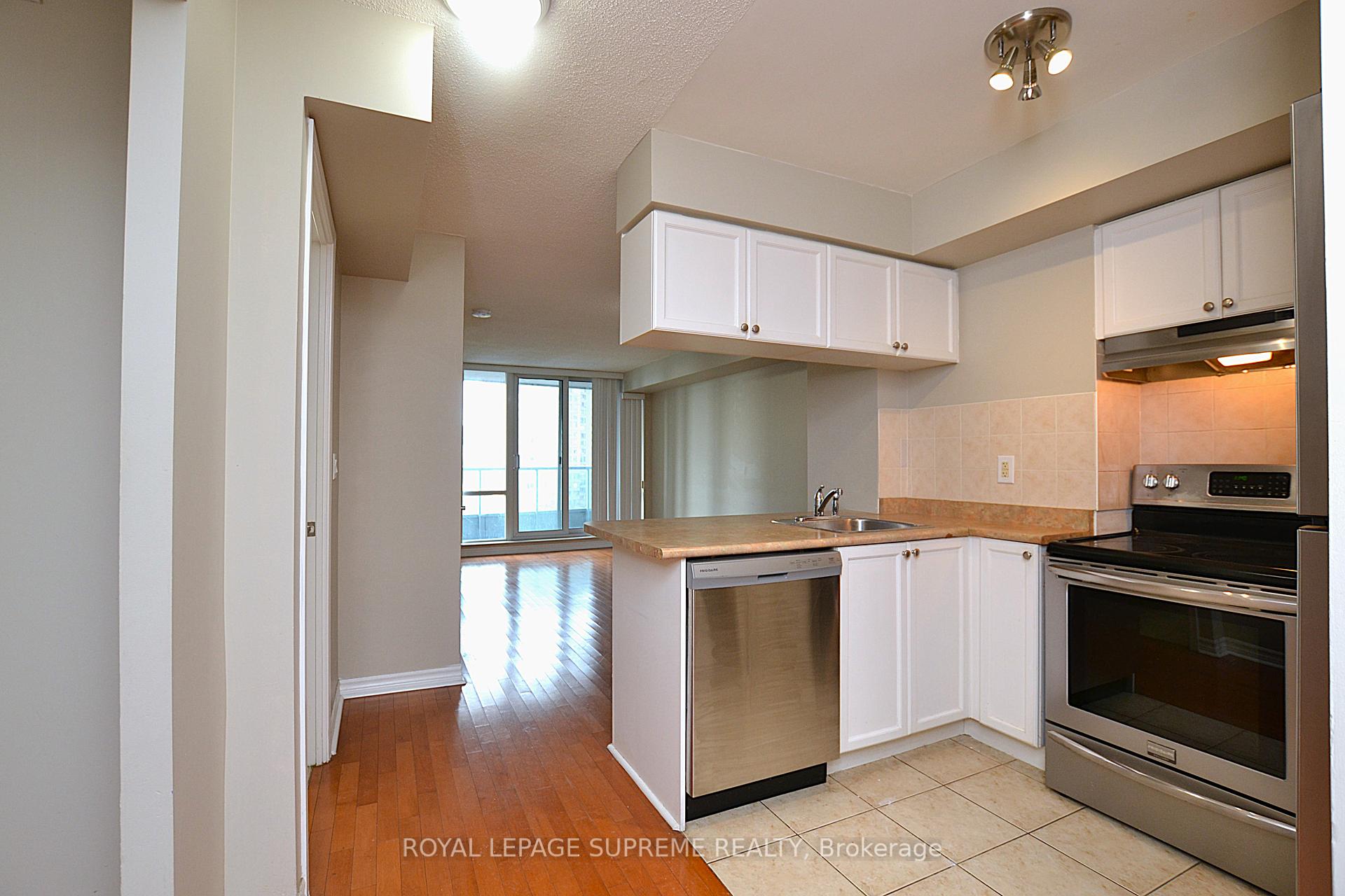 2 Bedrooms Condo at 1 Elm, Mississauga For sale