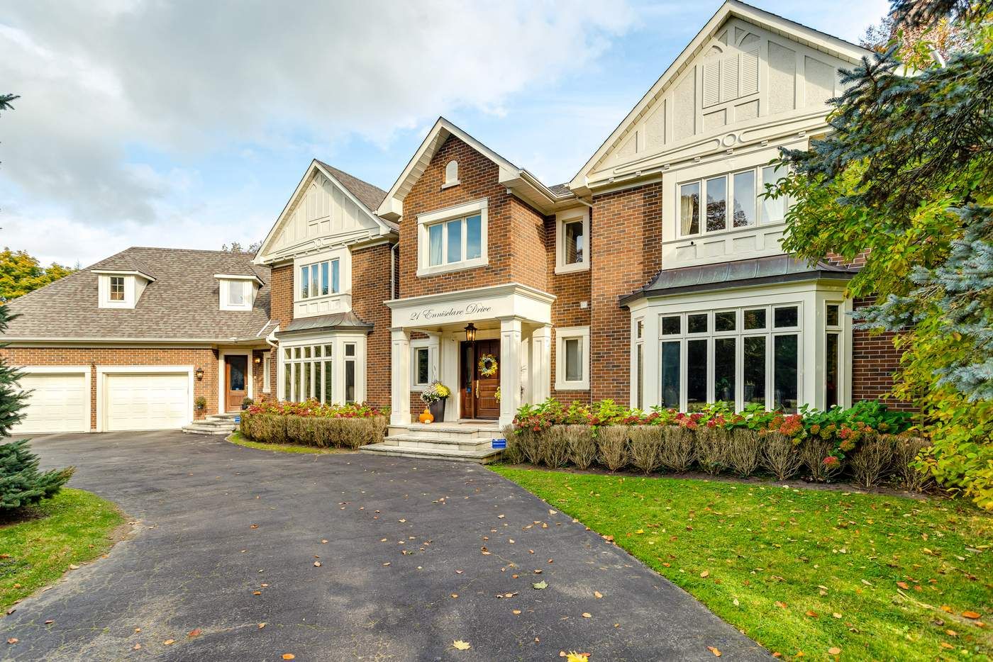 21 Ennisclare Drive