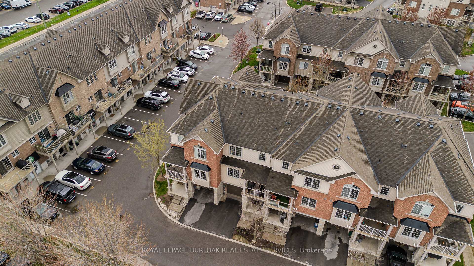 3 Bedrooms Condo at 1401 Plains, Burlington For sale