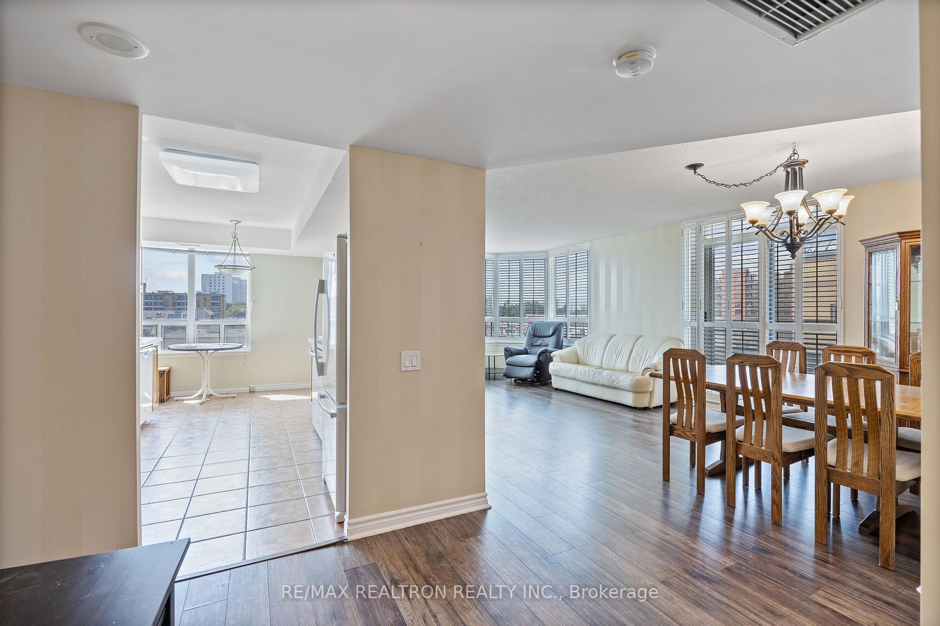2 Bedrooms Condo at 8 Covington, Toronto For sale
