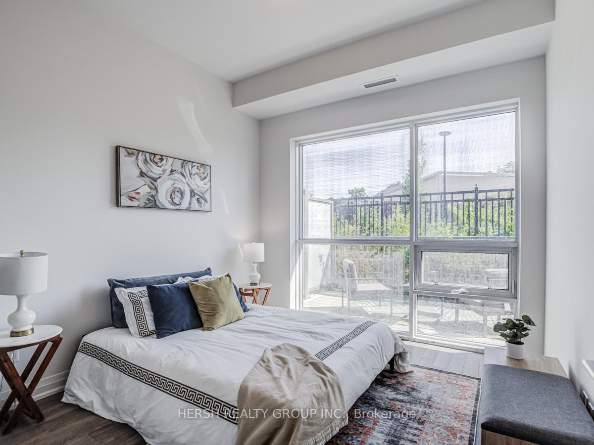 3 Bedrooms Condo at 10 Meadowglen,  Toronto For sale