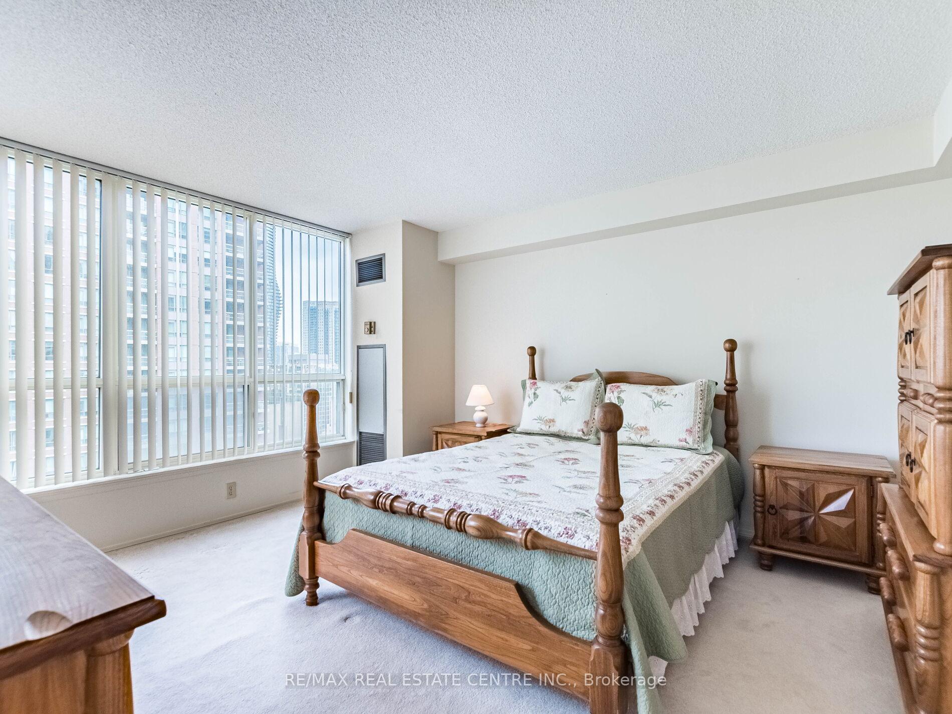 1 Bedroom Condo at 55 Elm, Mississauga For sale