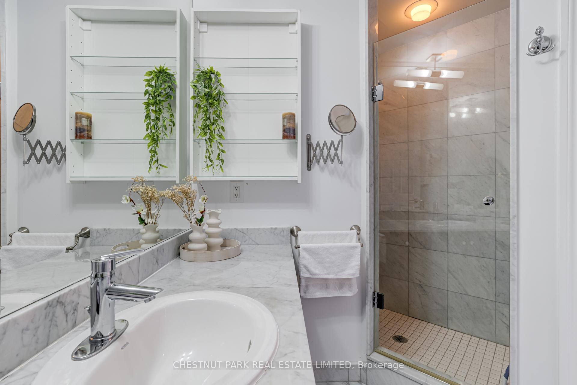 2 Bedrooms Condo at 736 Spadina, Toronto For sale