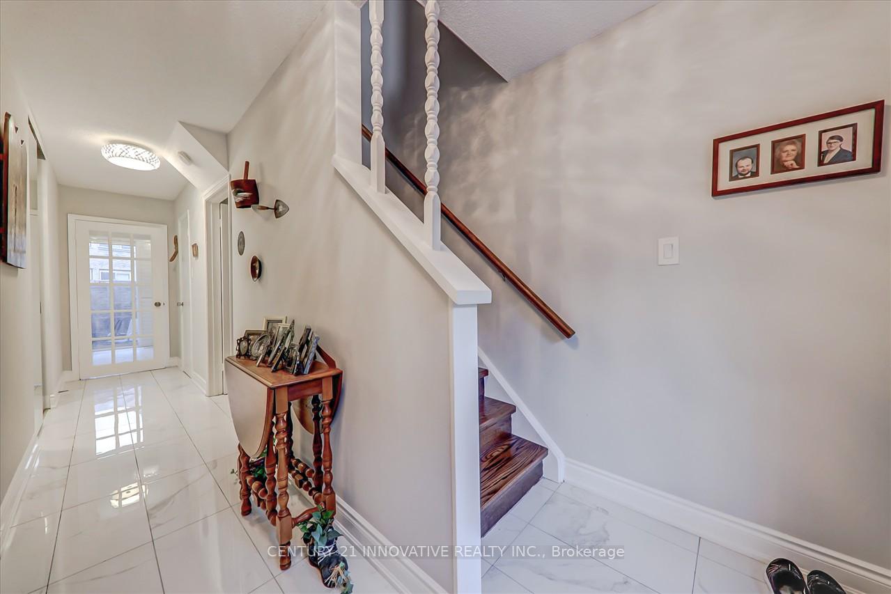 4 Bedrooms Condo at 100 Burrows Hall,  Toronto For sale