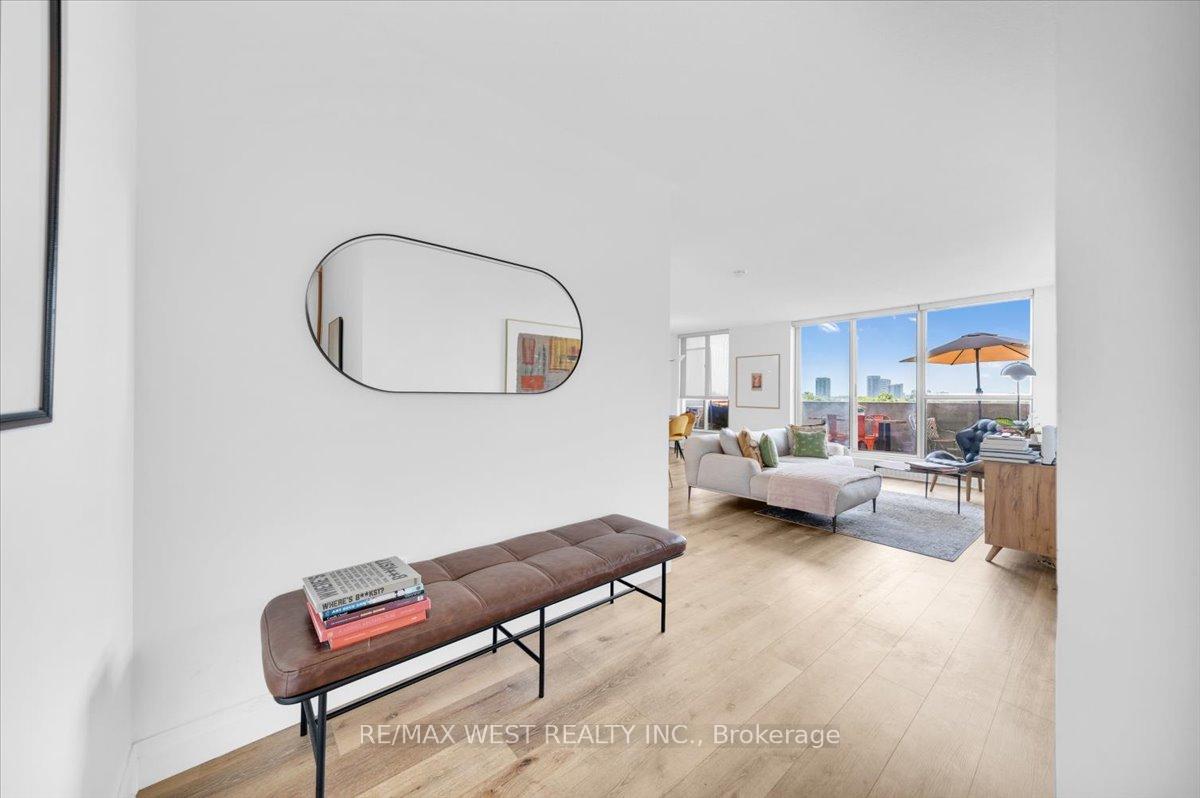 3 Bedrooms Condo at 35 Ormskirk, Toronto For sale