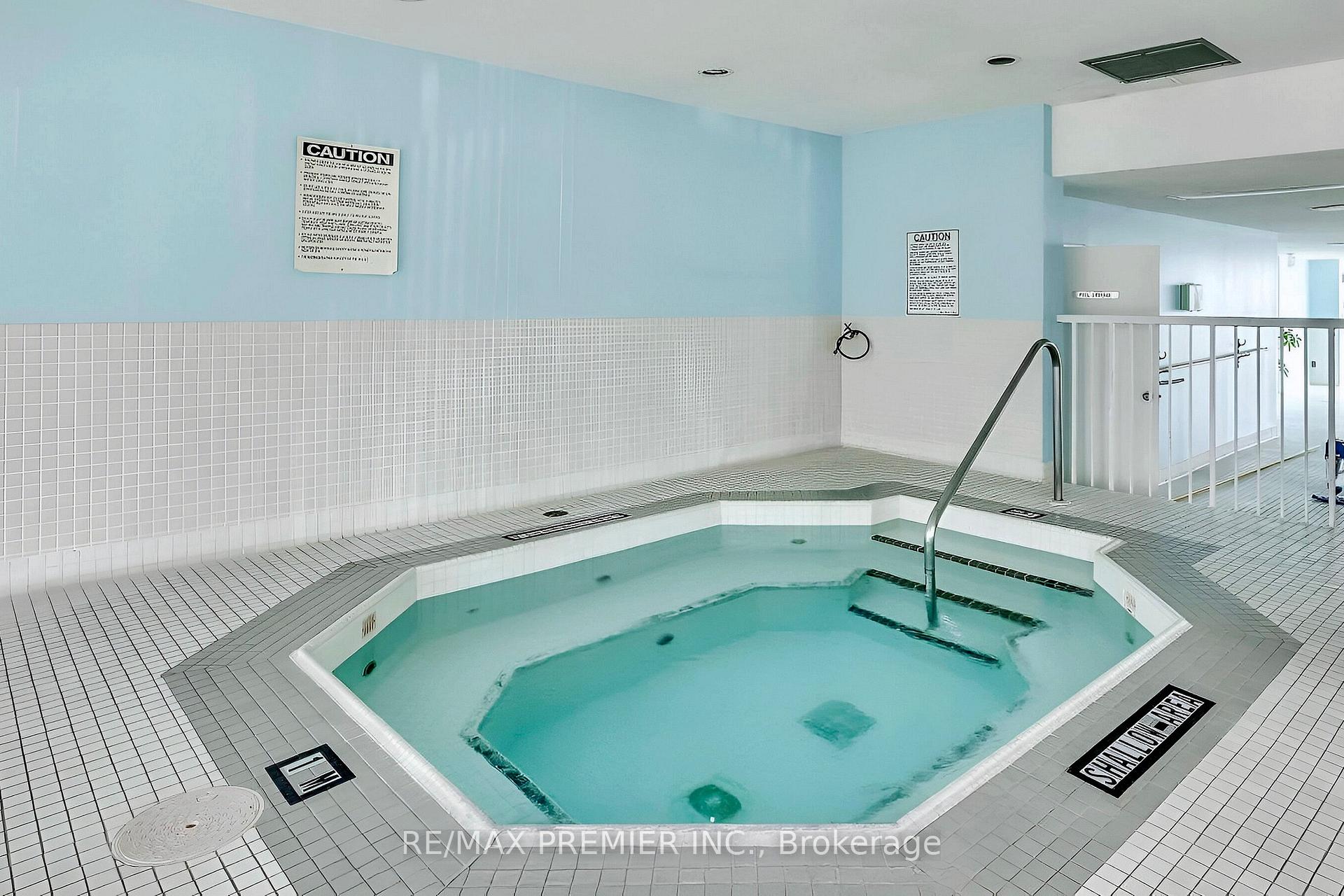 2 Bedrooms Condo at 3 Rowntree, Toronto For sale
