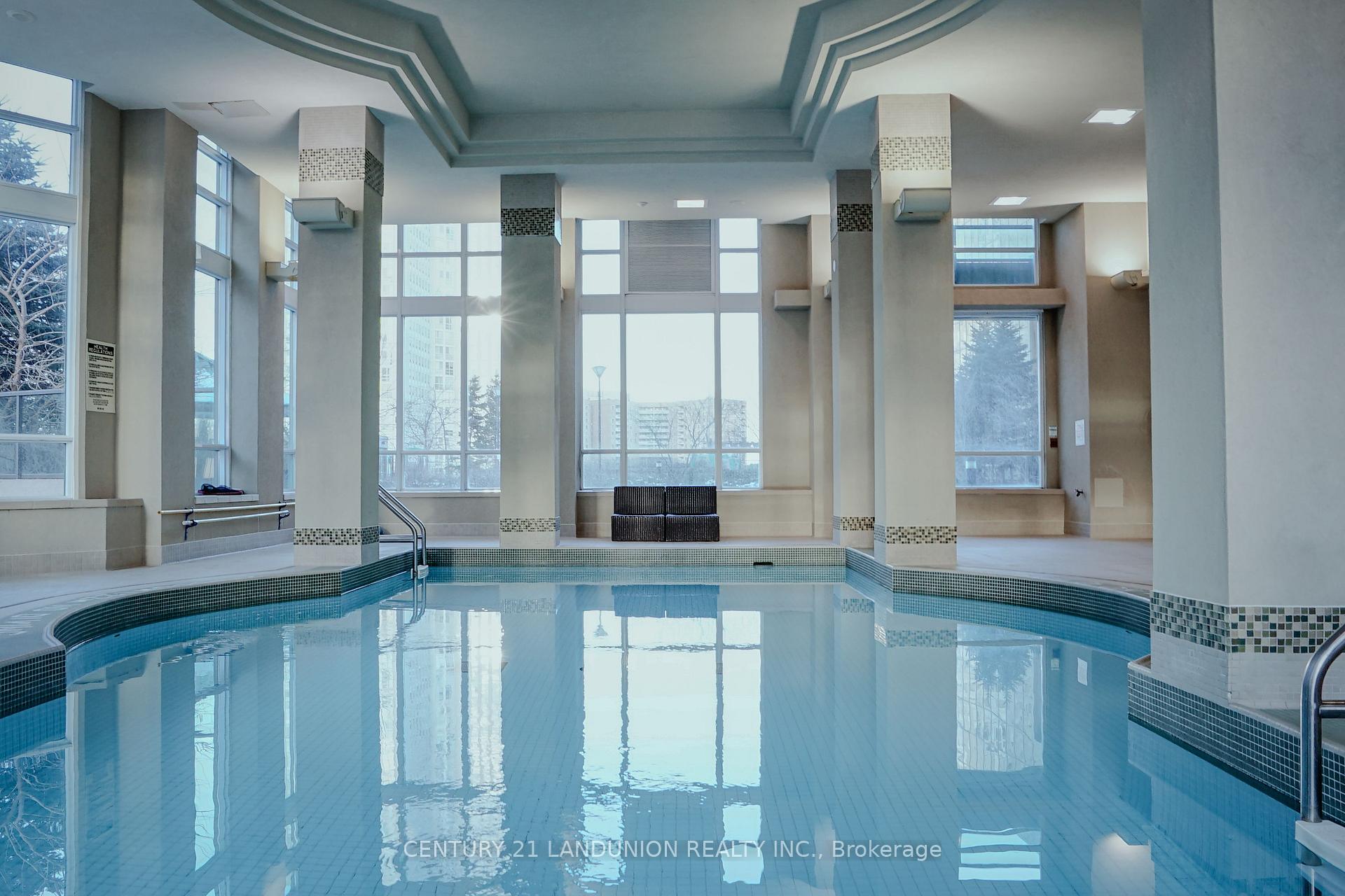 2 Bedrooms Condo at 208 Enfield, Mississauga For sale