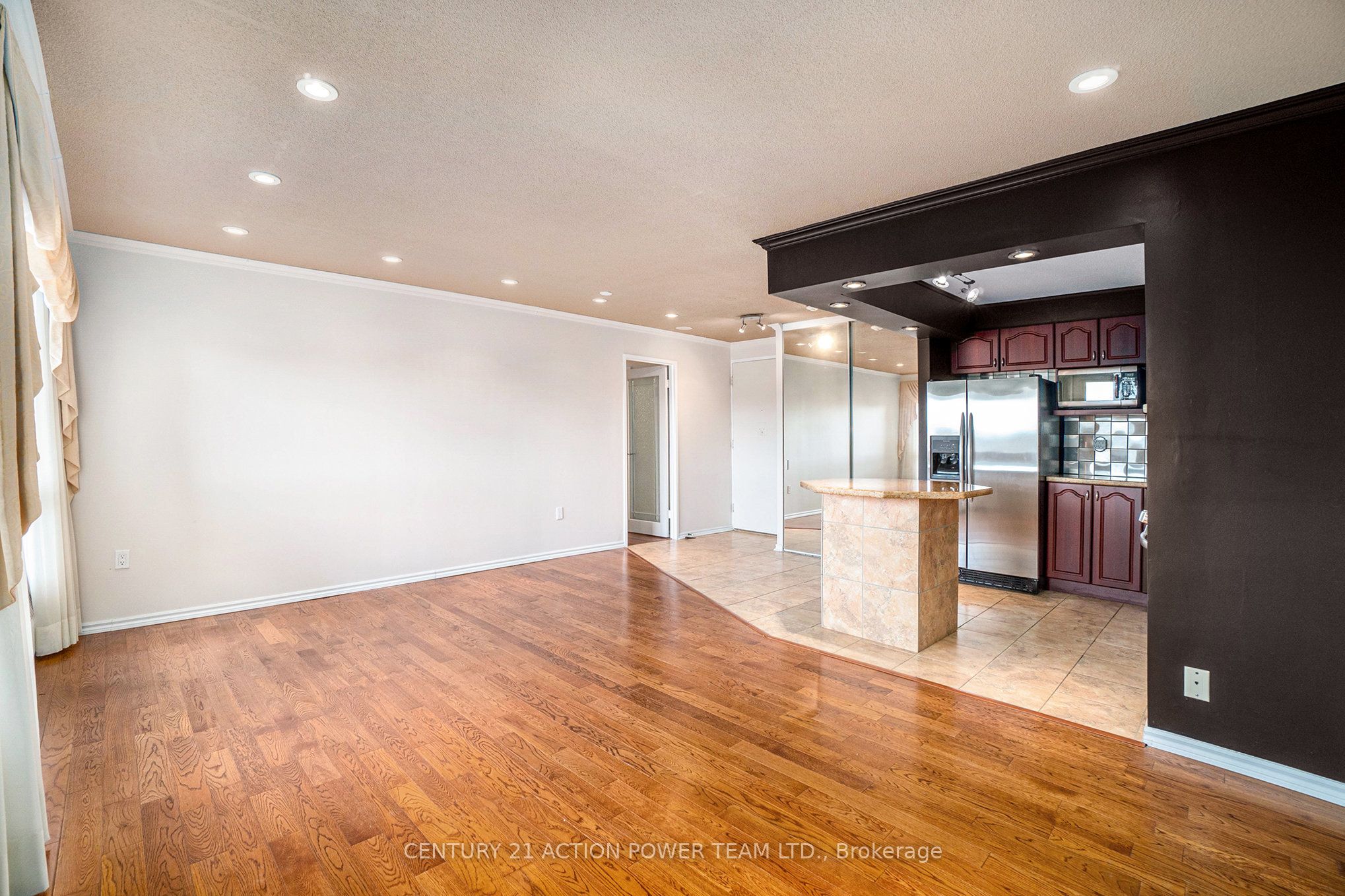 915 Elmsmere Road, #707
