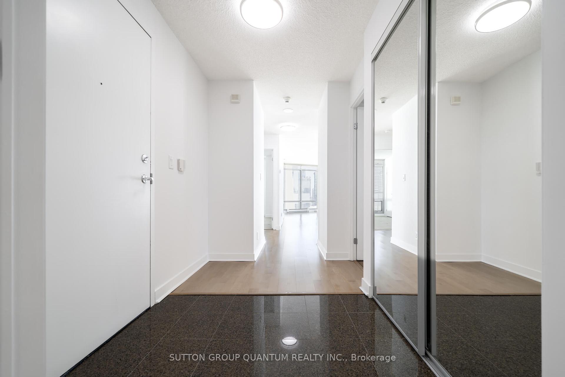 3 Bedrooms Condo at 81 Navy Wharf,  Toronto For sale