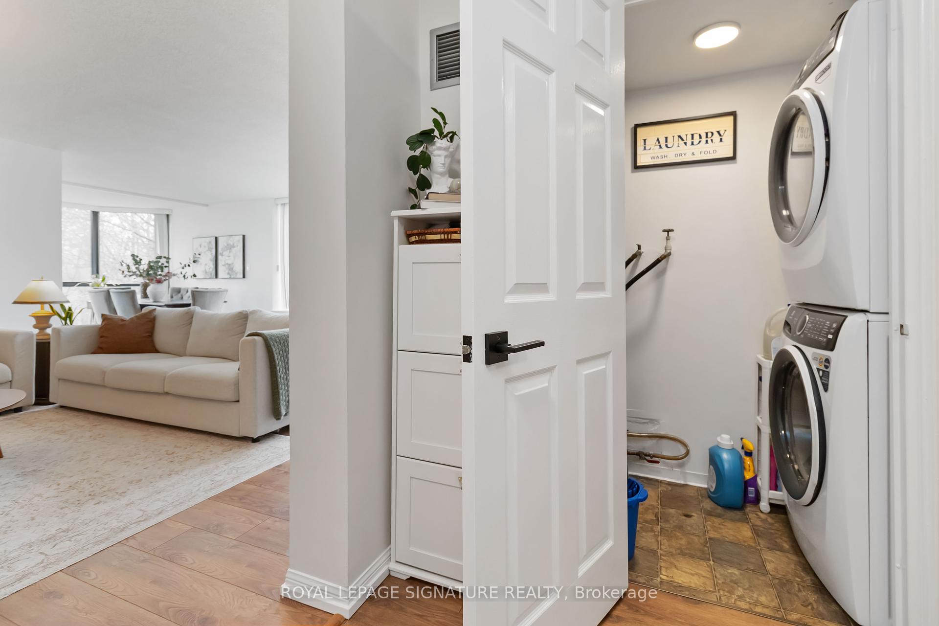 2 Bedrooms Condo at 1230 Marlborough, Oakville For sale