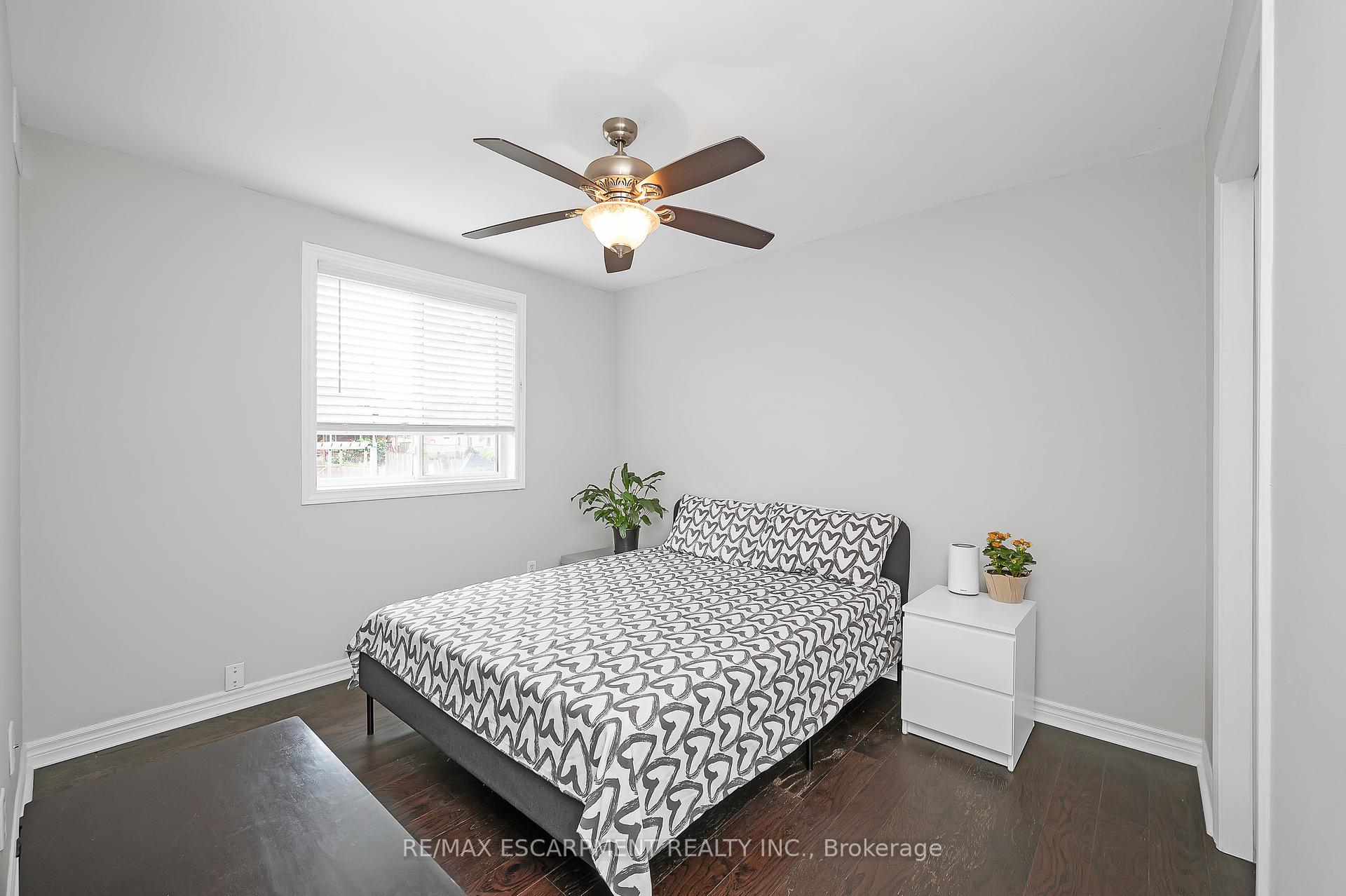 2 Bedrooms Condo at 28 Victoria, Hamilton For sale