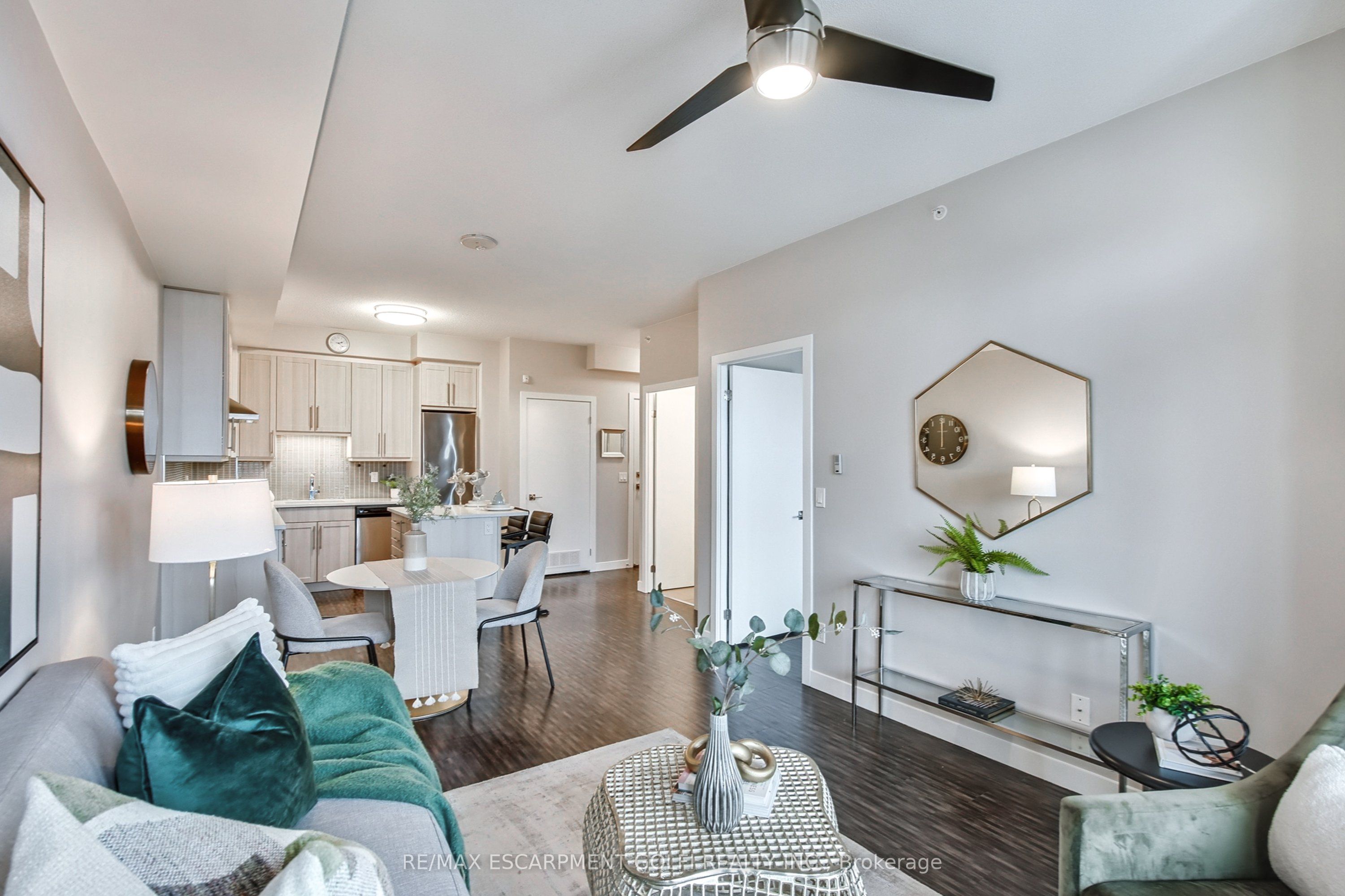 2093 Fairview Street, #408