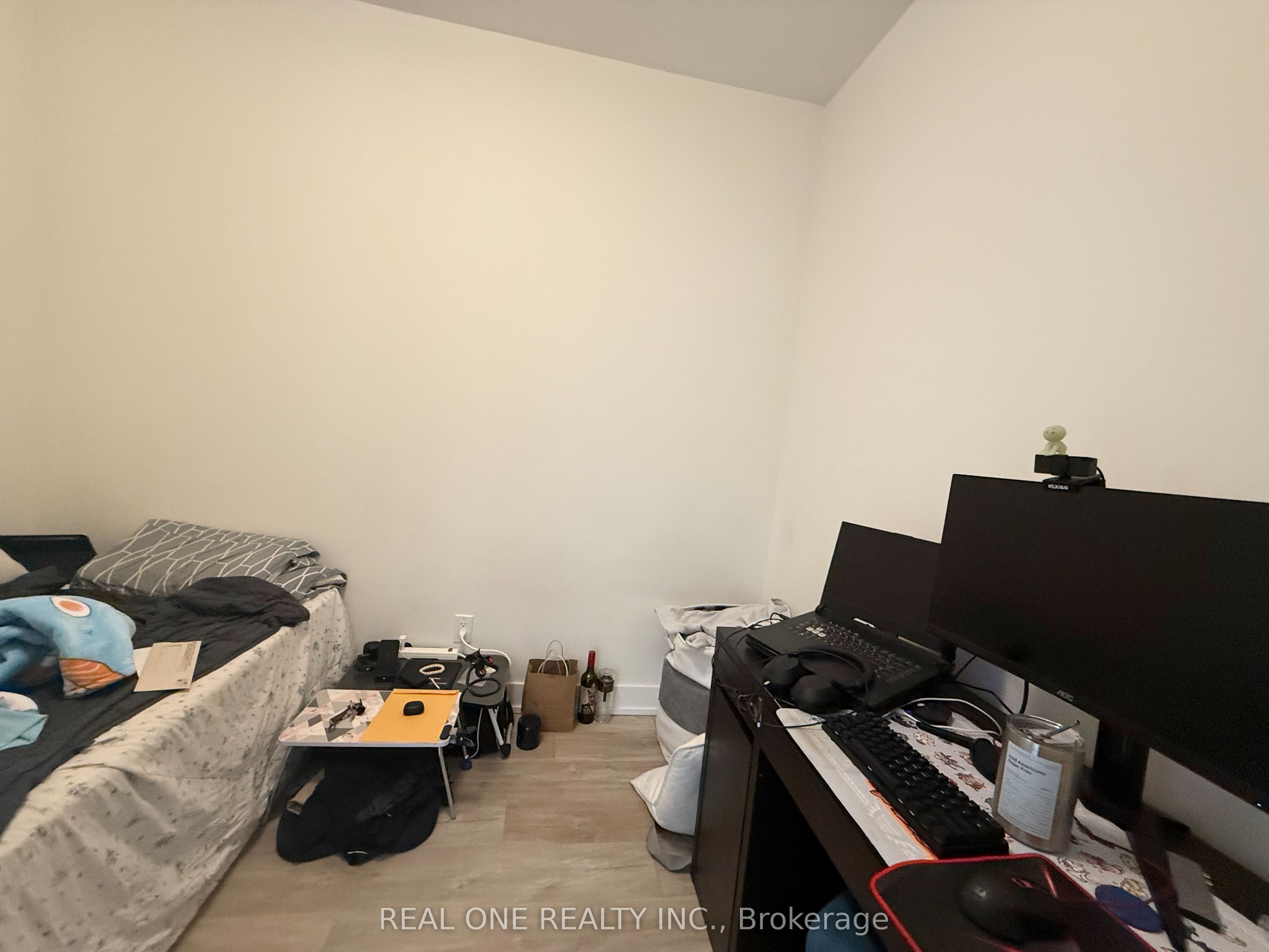 80 Vanauley Street, #303