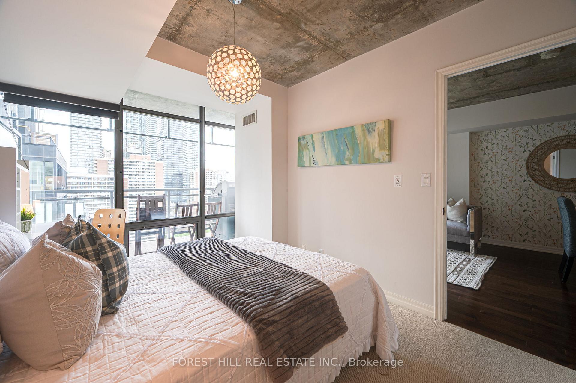 2 Bedrooms Condo at 22 Wellesley, Toronto For sale