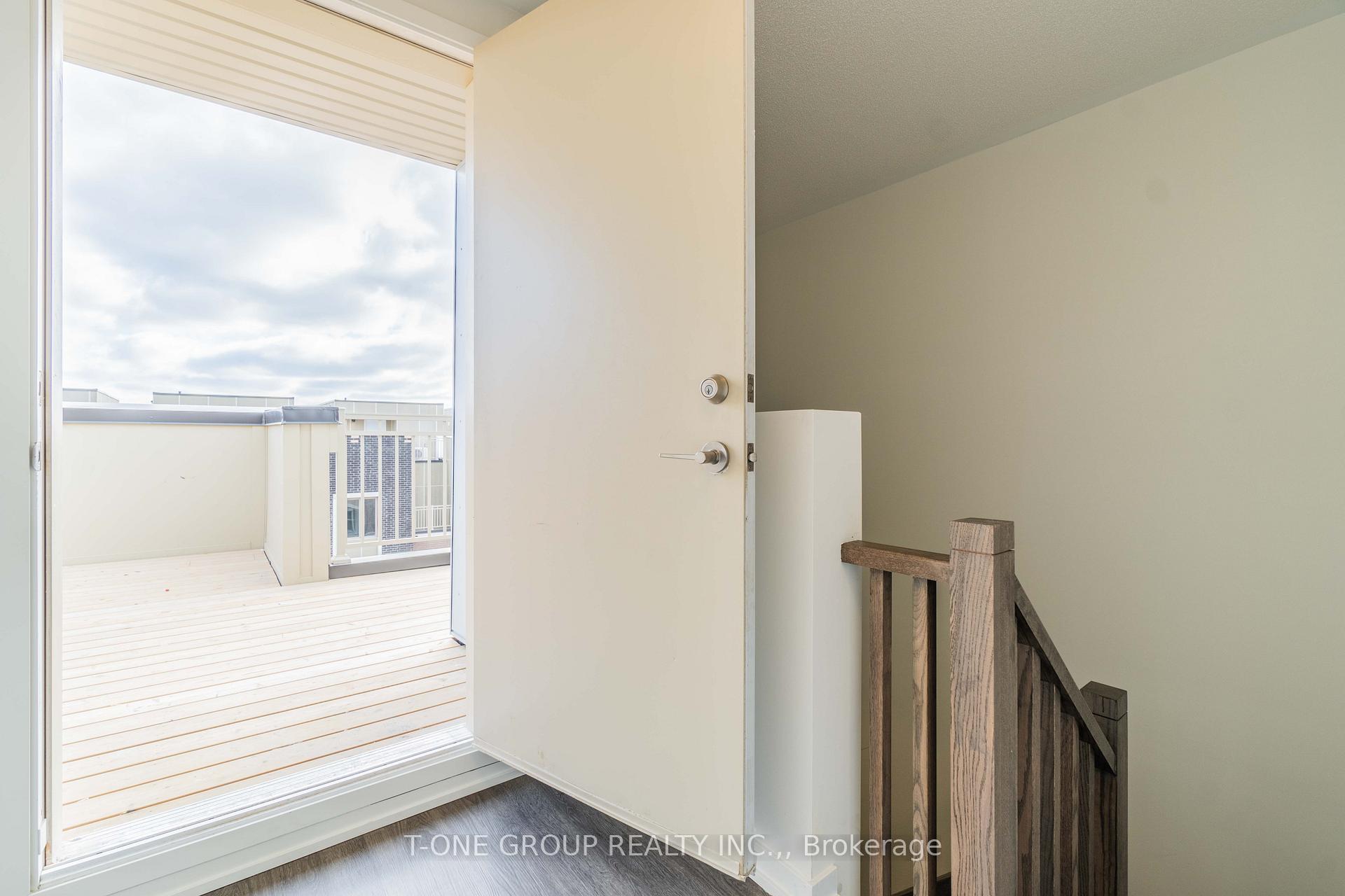3 Bedrooms Condo at 10 Almond Blossom, Vaughan For sale