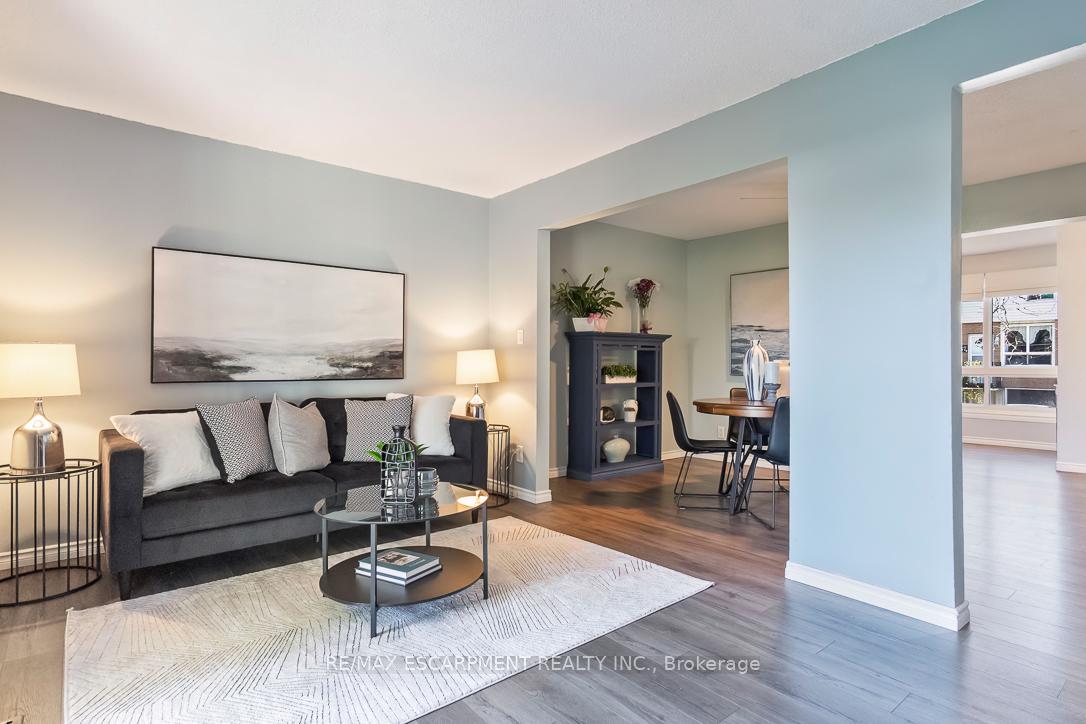 3 Bedrooms Condo at 1301 Upper Gage, Hamilton For sale