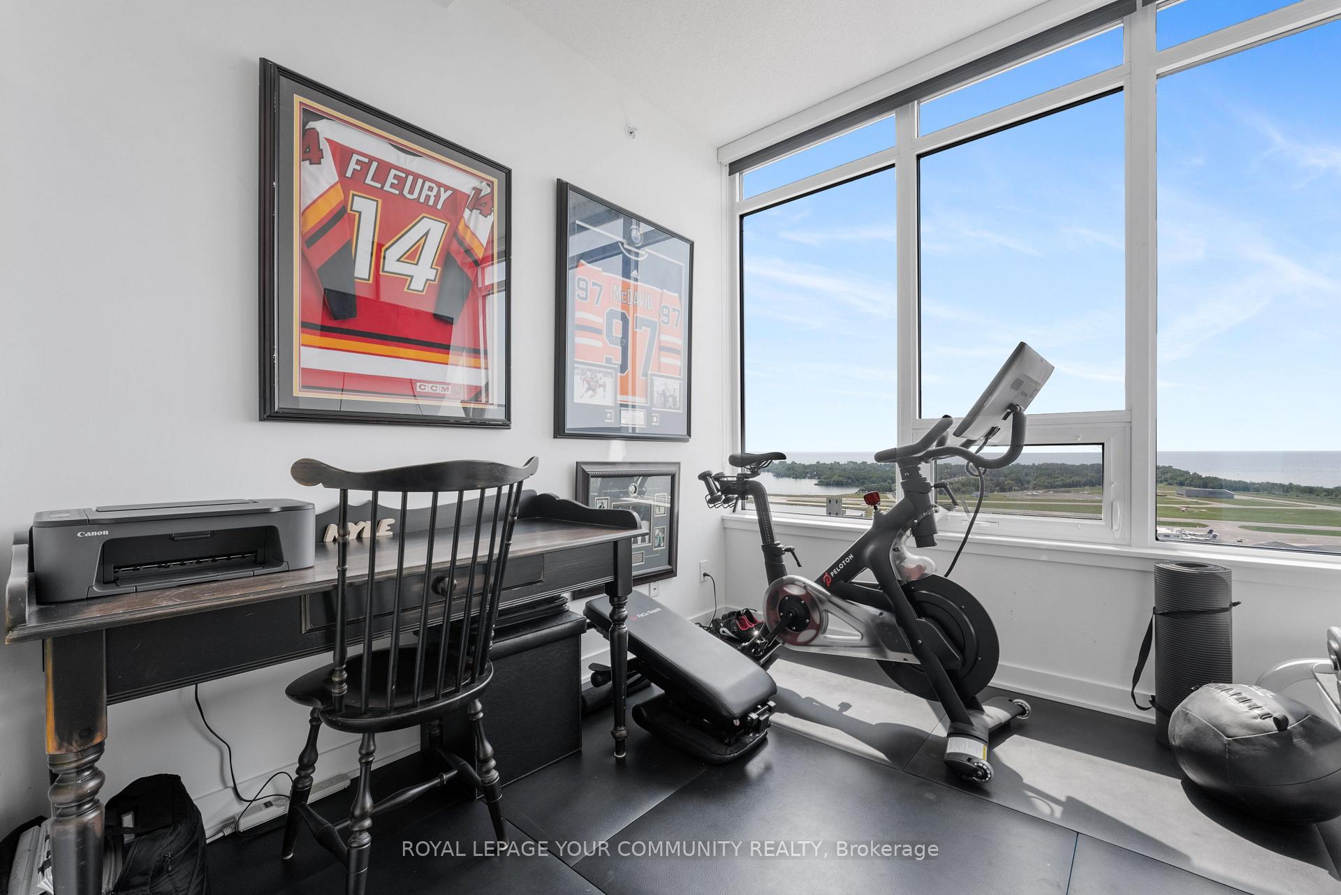 3 Bedrooms Condo at 17 Bathurst, Toronto For sale
