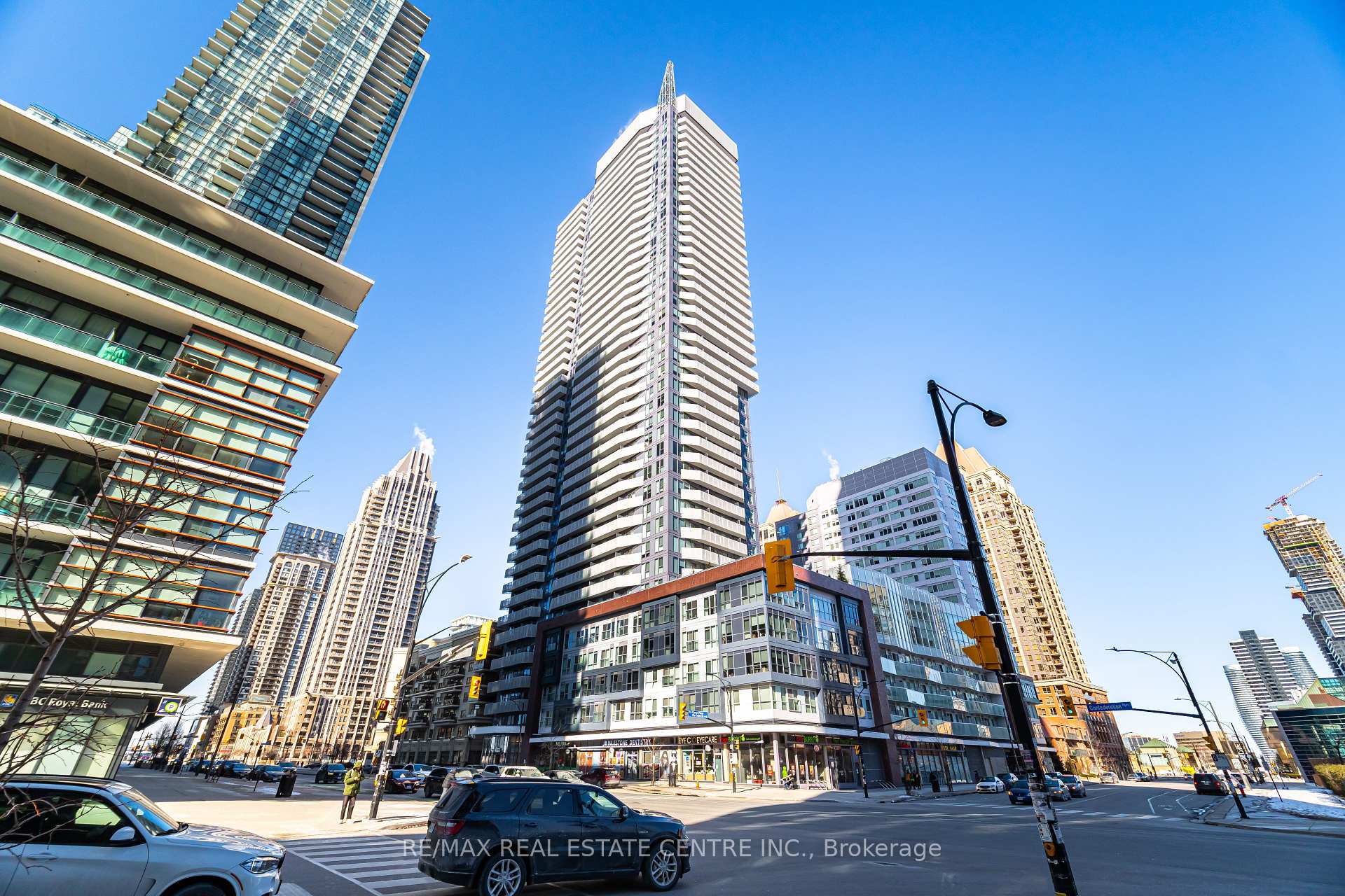 2 Bedrooms Condo at 4065 Confederation, Mississauga For sale