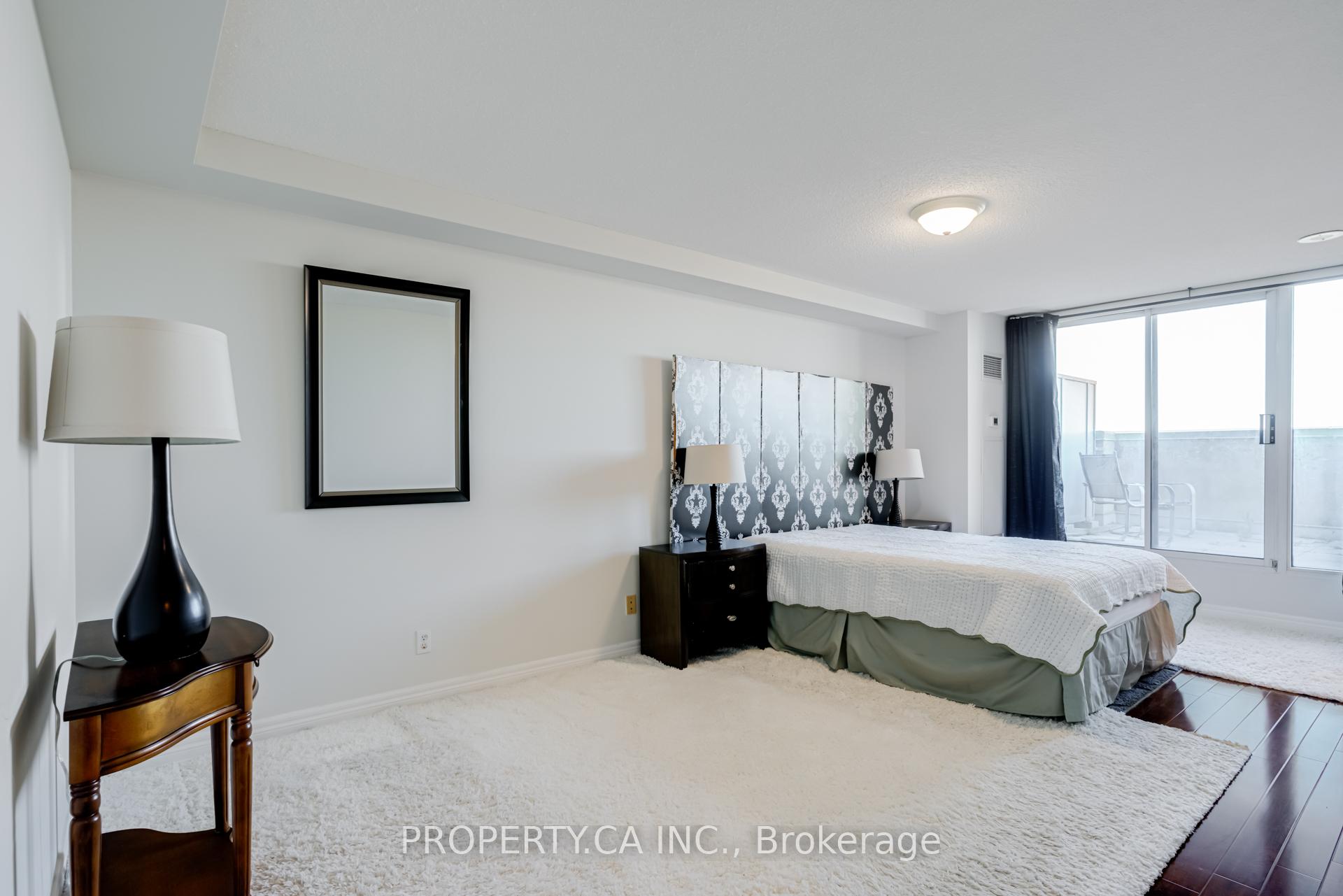 3 Bedrooms Condo at 156 Enfield, Mississauga For sale