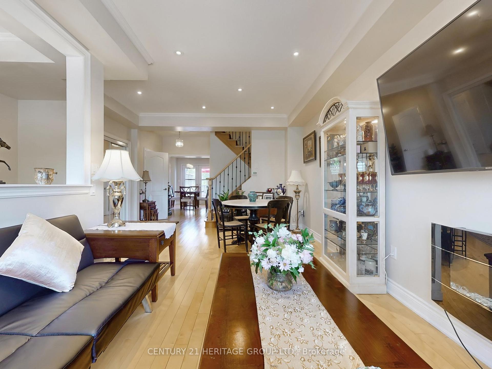 4 Bedrooms Condo at 127 Mill, Toronto For sale