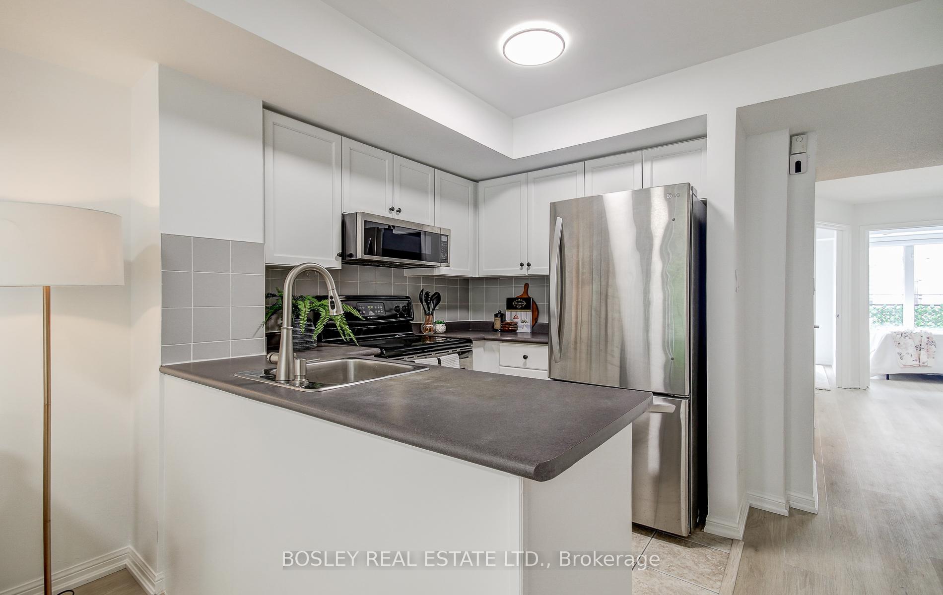 2 Bedrooms Condo at 18 Laidlaw, Toronto For sale