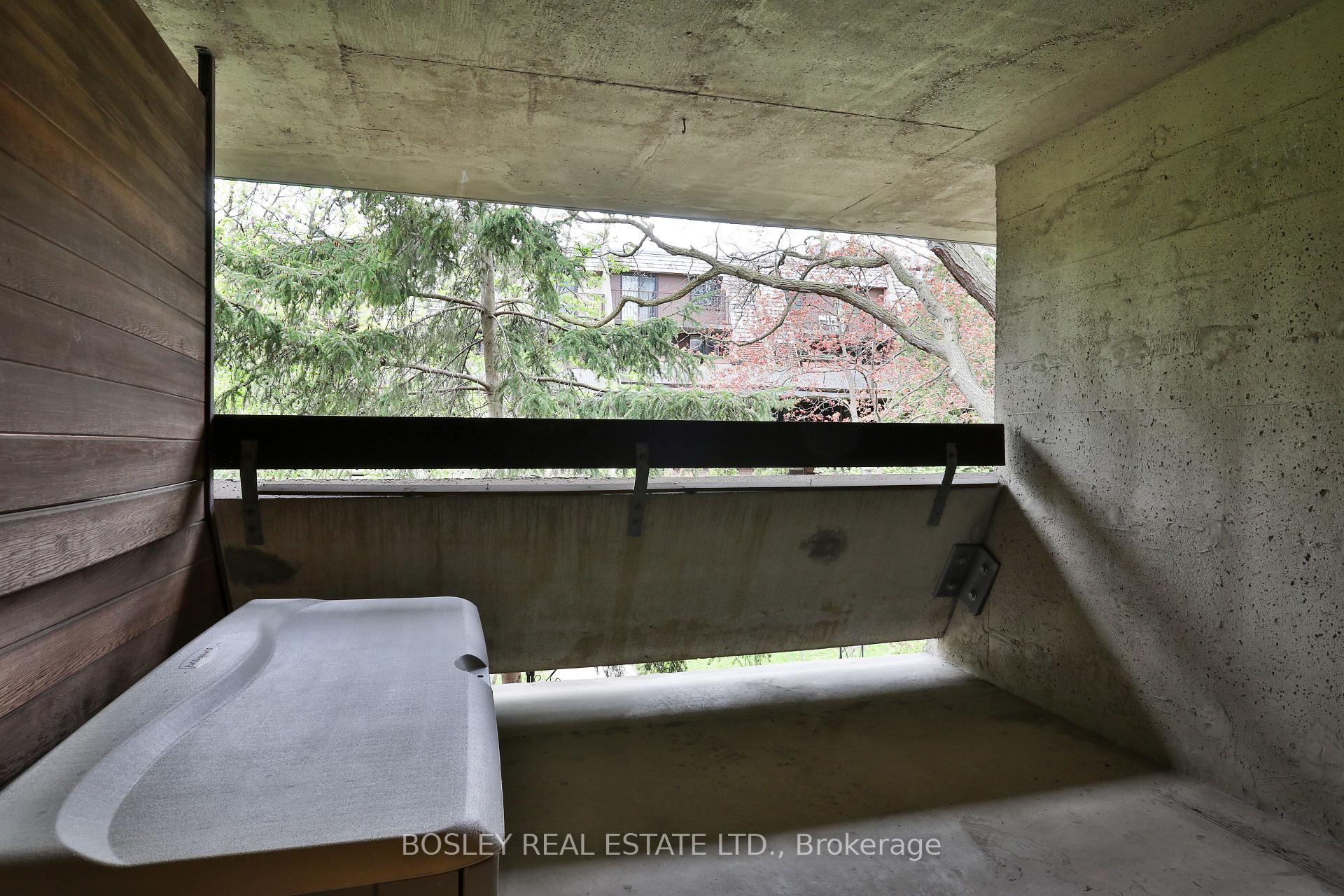 3 Bedrooms Condo at 1250 Mississauga Valley, Mississauga For sale
