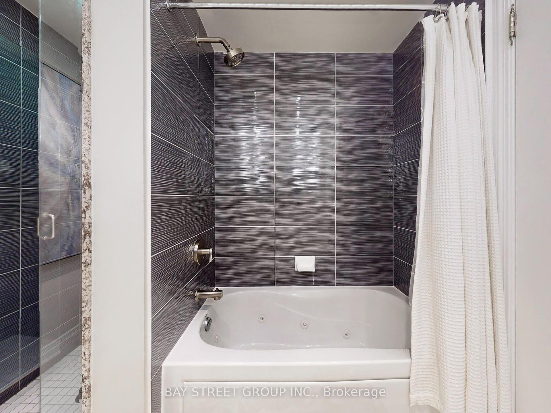 3 Bedrooms Condo at 33 BAY, Toronto For sale