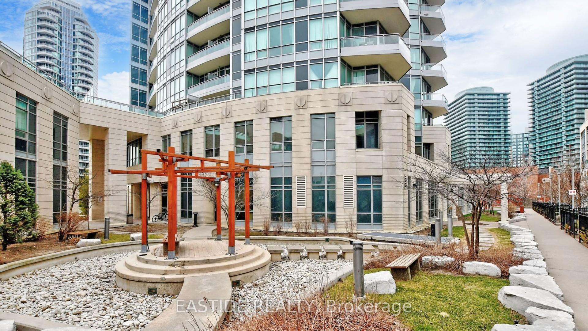 2 Bedrooms Condo at 18 Holmes, Toronto For sale