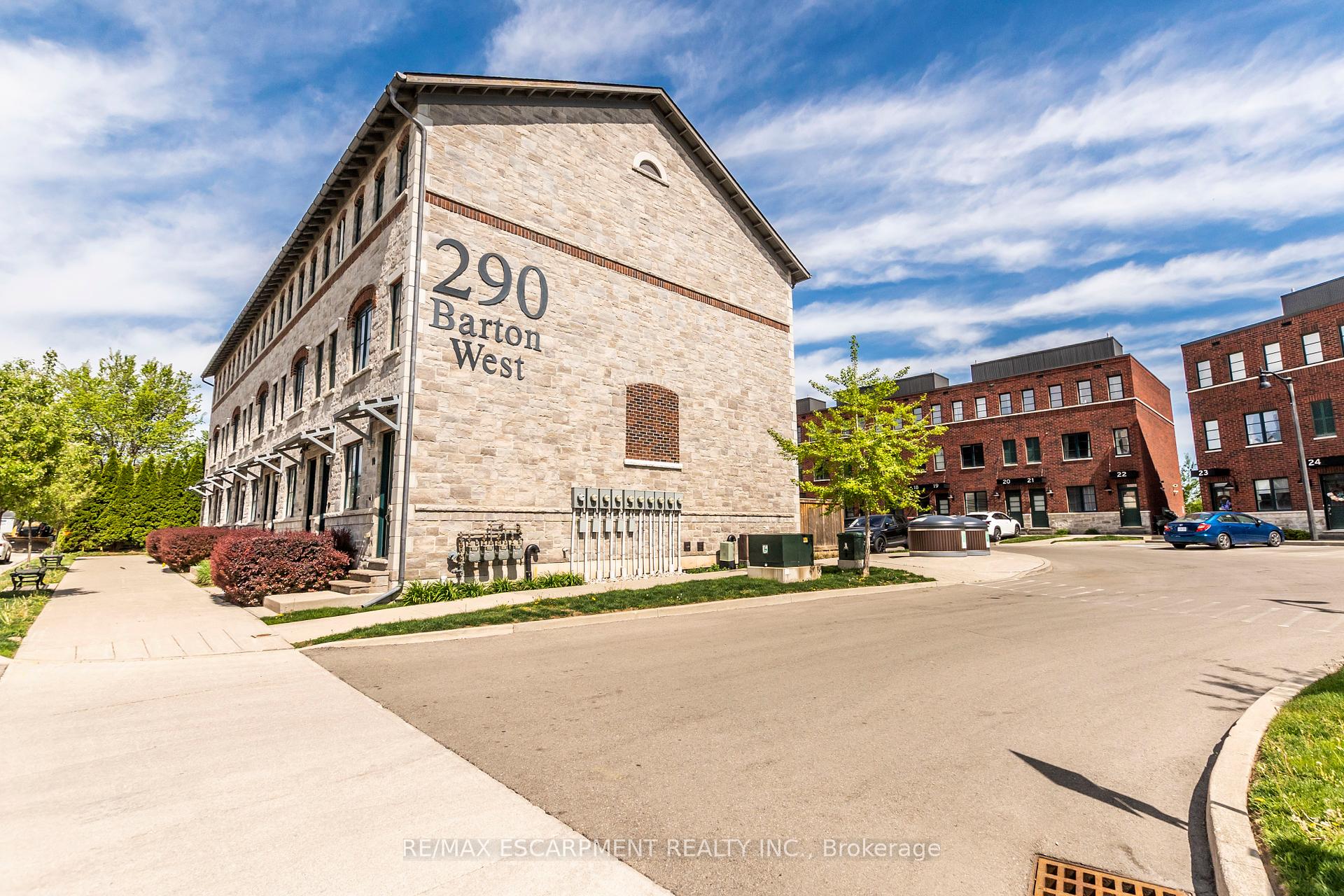 3 Bedrooms Condo at 290 Barton, Hamilton For sale