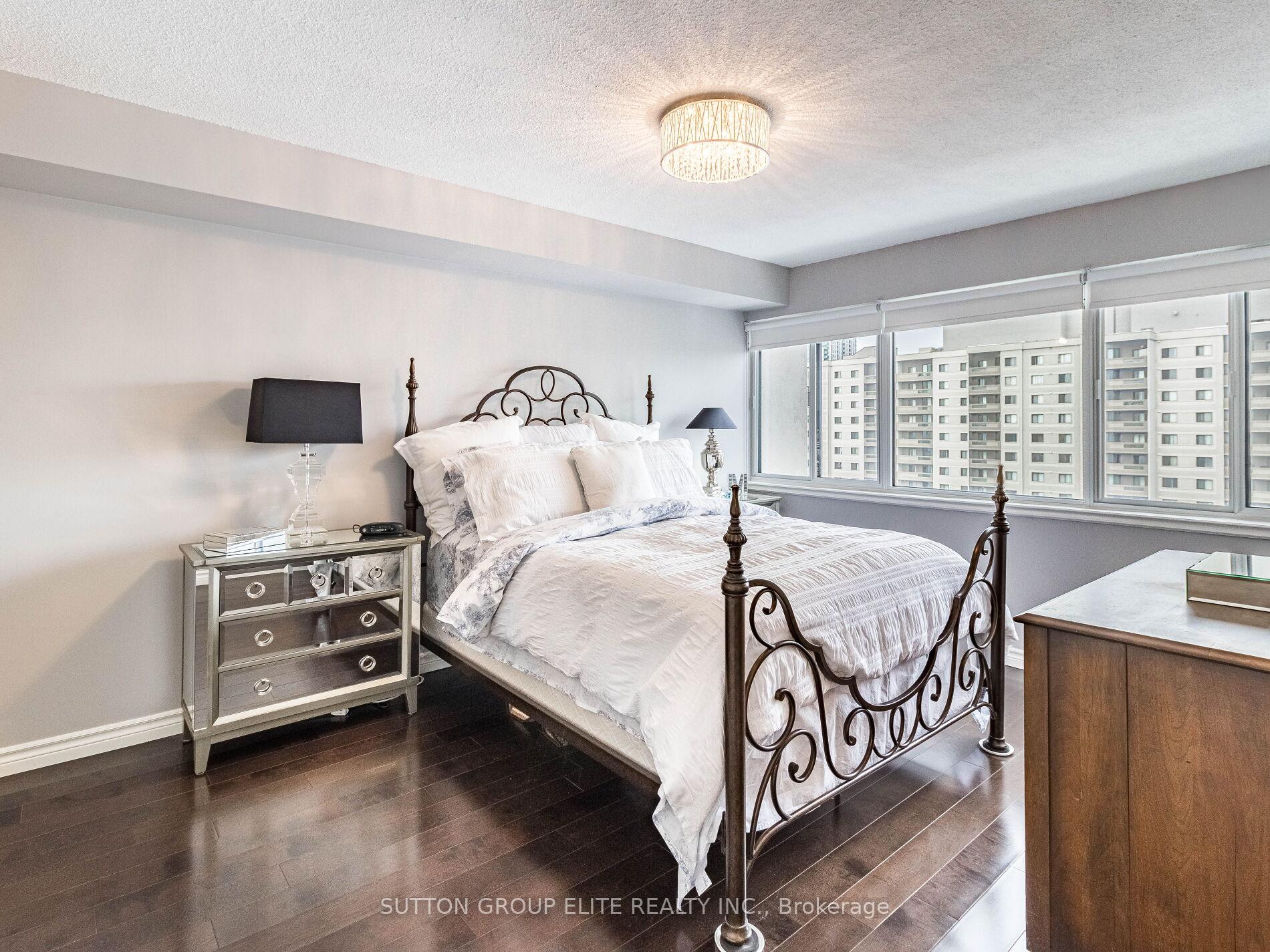 2 Bedrooms Condo at 50 Elm, Mississauga For sale