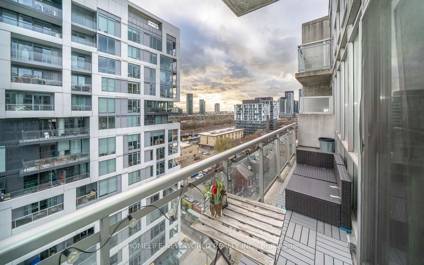 3 Bedrooms Condo at 38 Niagara,  Toronto For sale