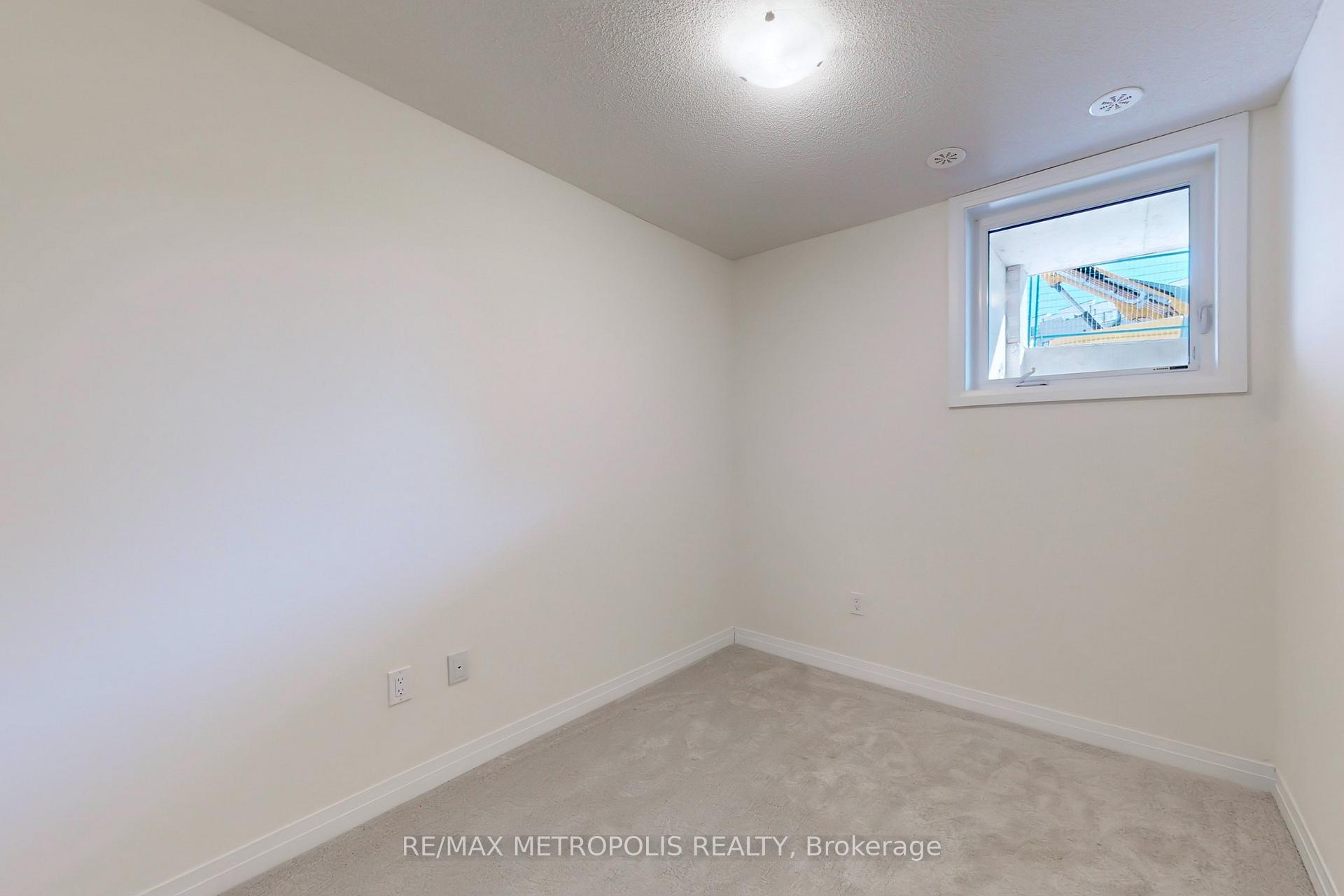3 Bedrooms Condo at 35 Priya, Toronto For sale