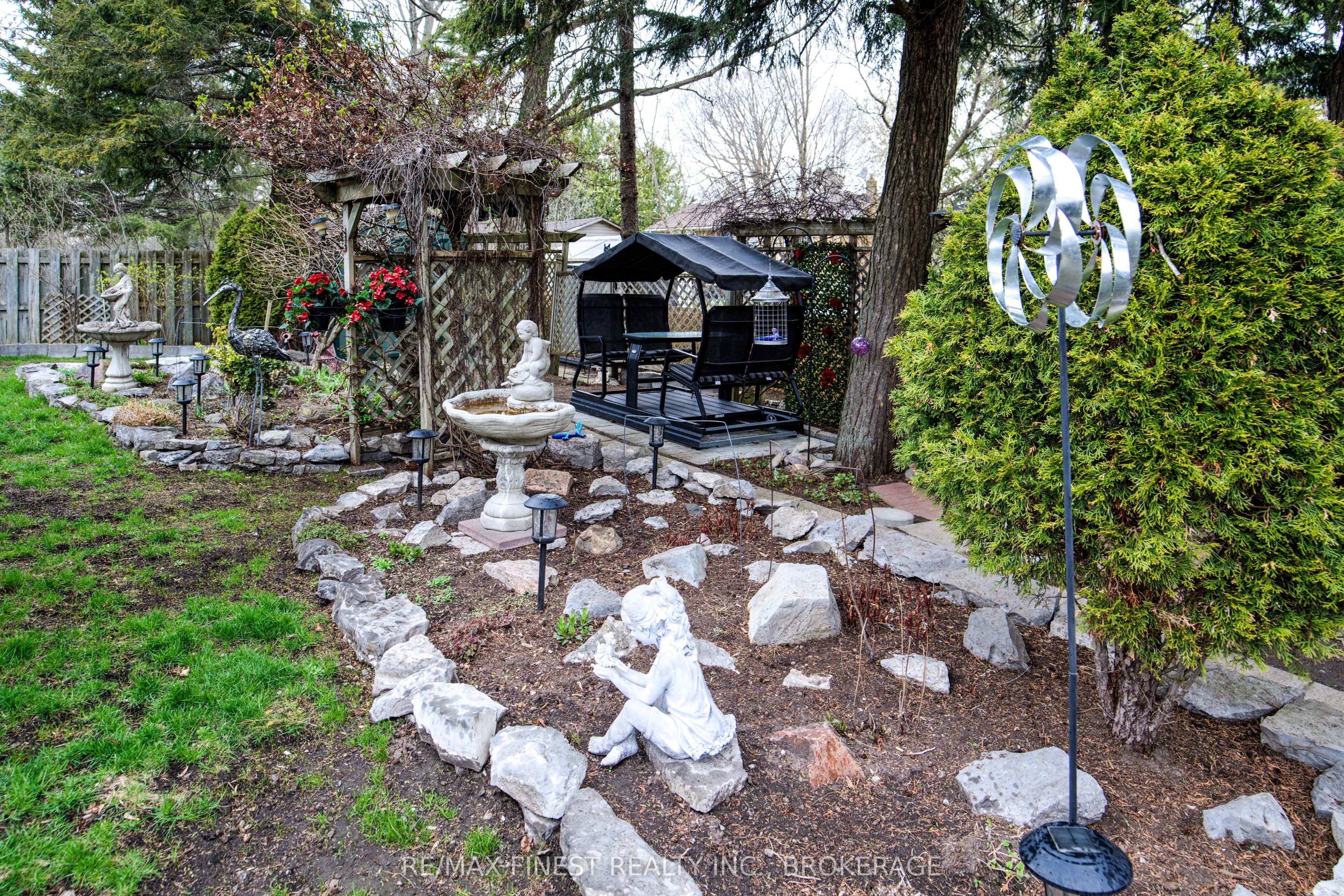 1048 Bauder Crescent, Kingston, ON K7P 1M6