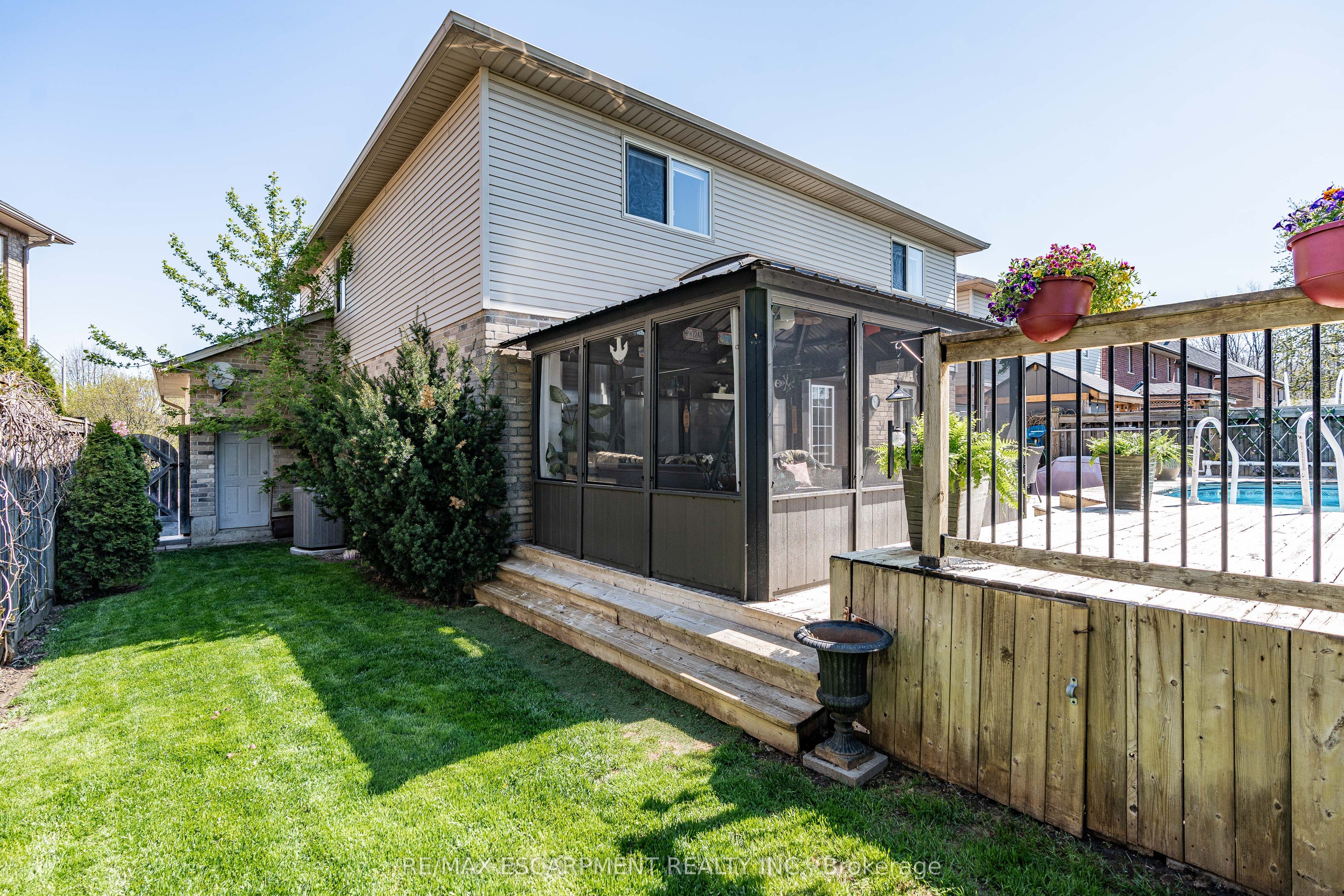 28 Edgecroft Crescent