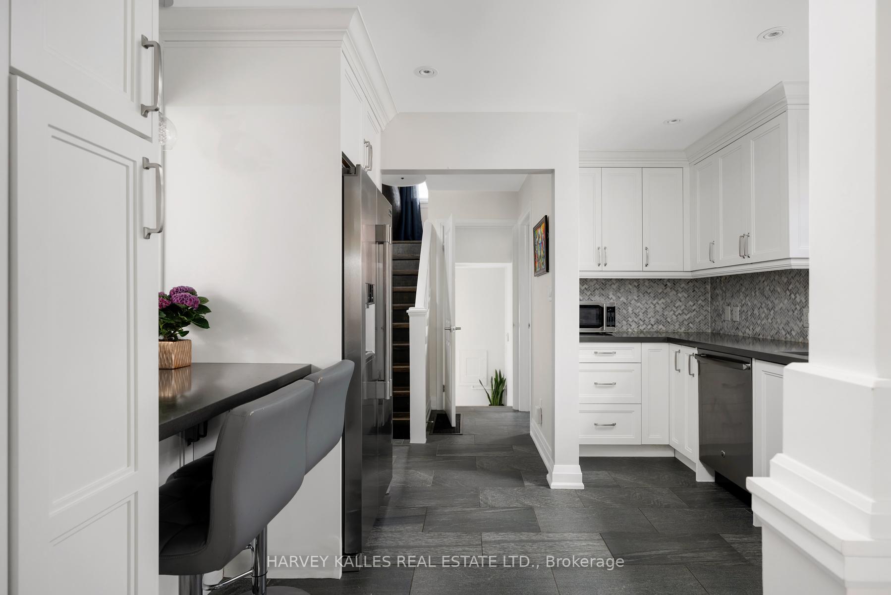 89 Charleswood Drive