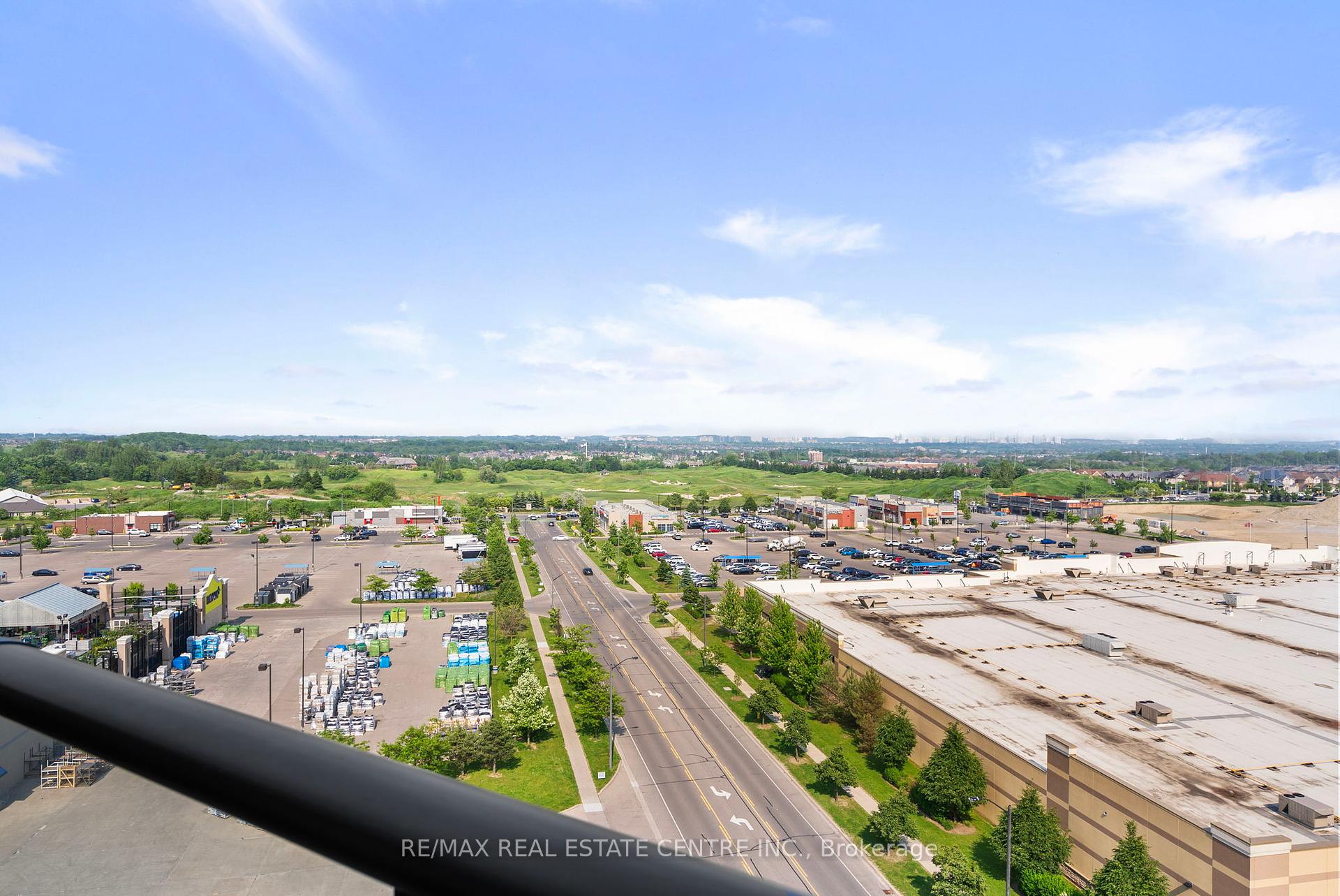 3 Bedrooms Condo at 100 Eagle Rock, Vaughan For sale