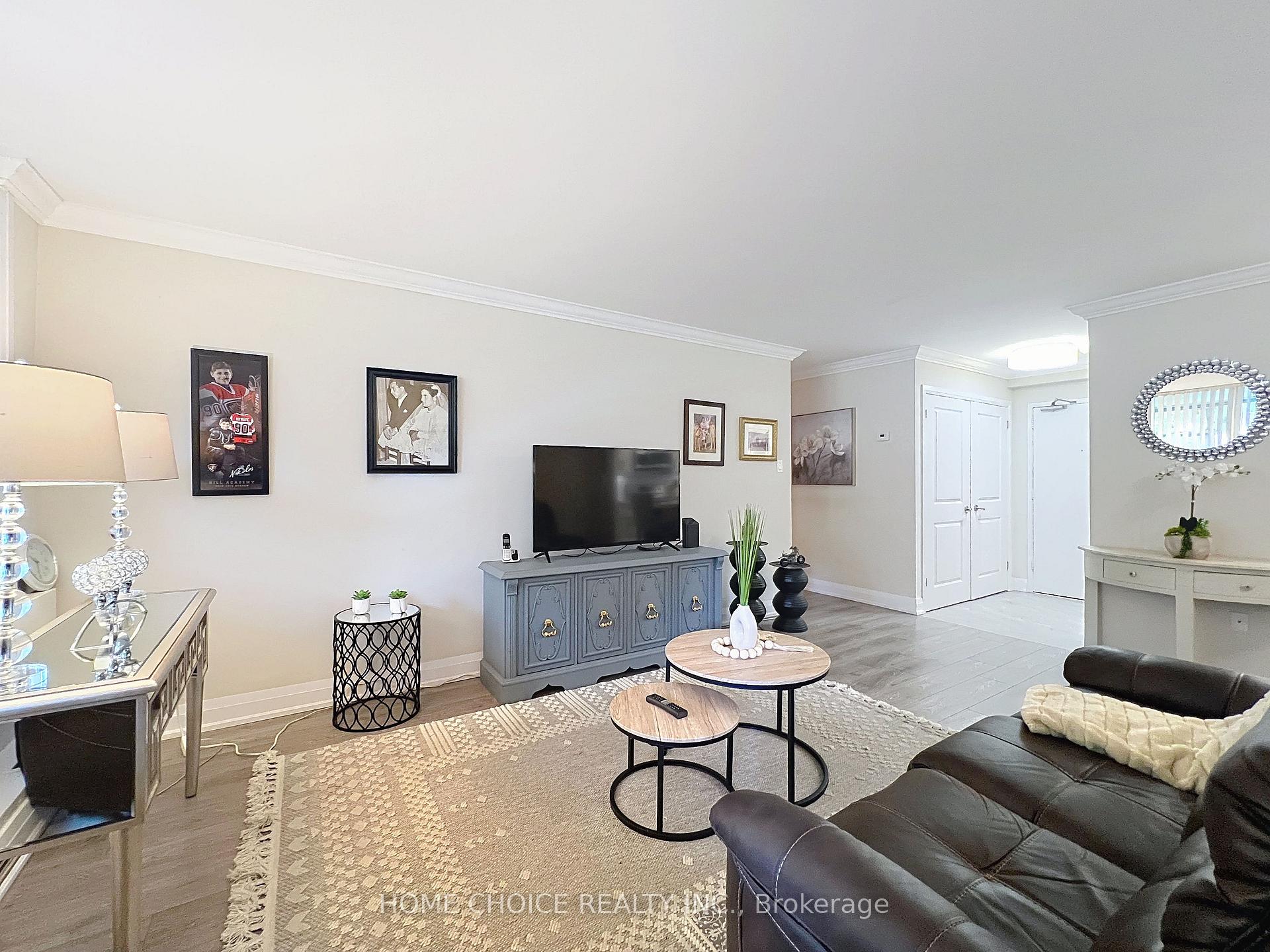 3 Bedrooms Condo at 15 La Rose, Toronto For sale
