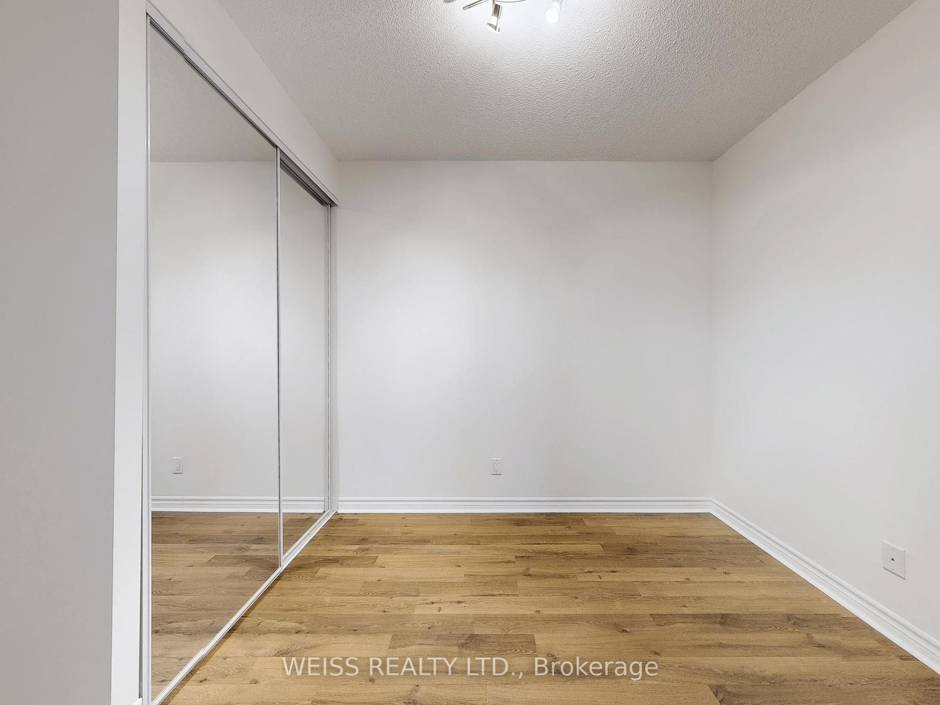 3 Bedrooms Condo at 88 Promenade, Vaughan For sale