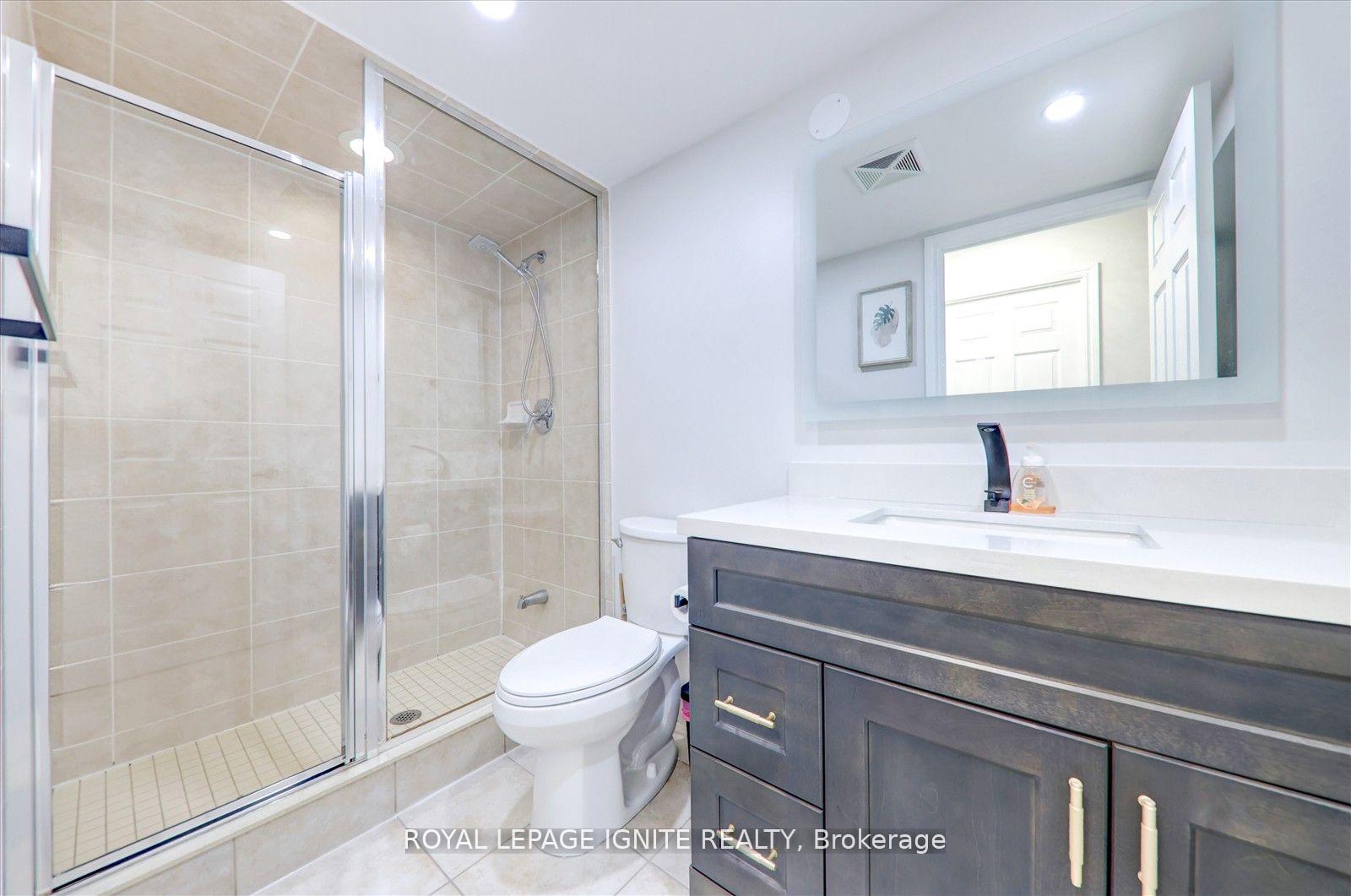 2 Bedrooms Condo at 310 Burnhamthorpe,  Mississauga For sale