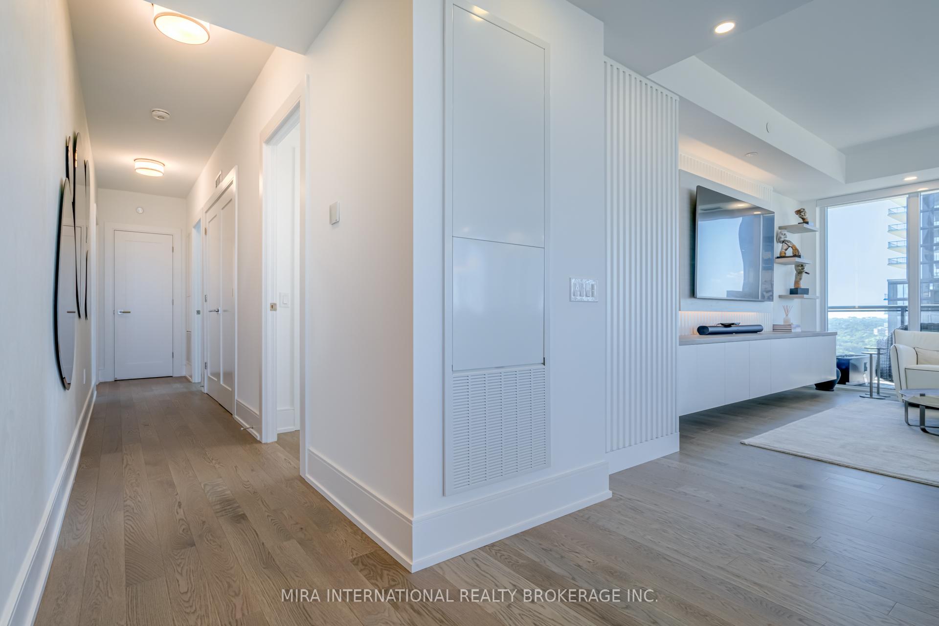 3 Bedrooms Condo at 30 Inn On The Park,  Toronto For sale