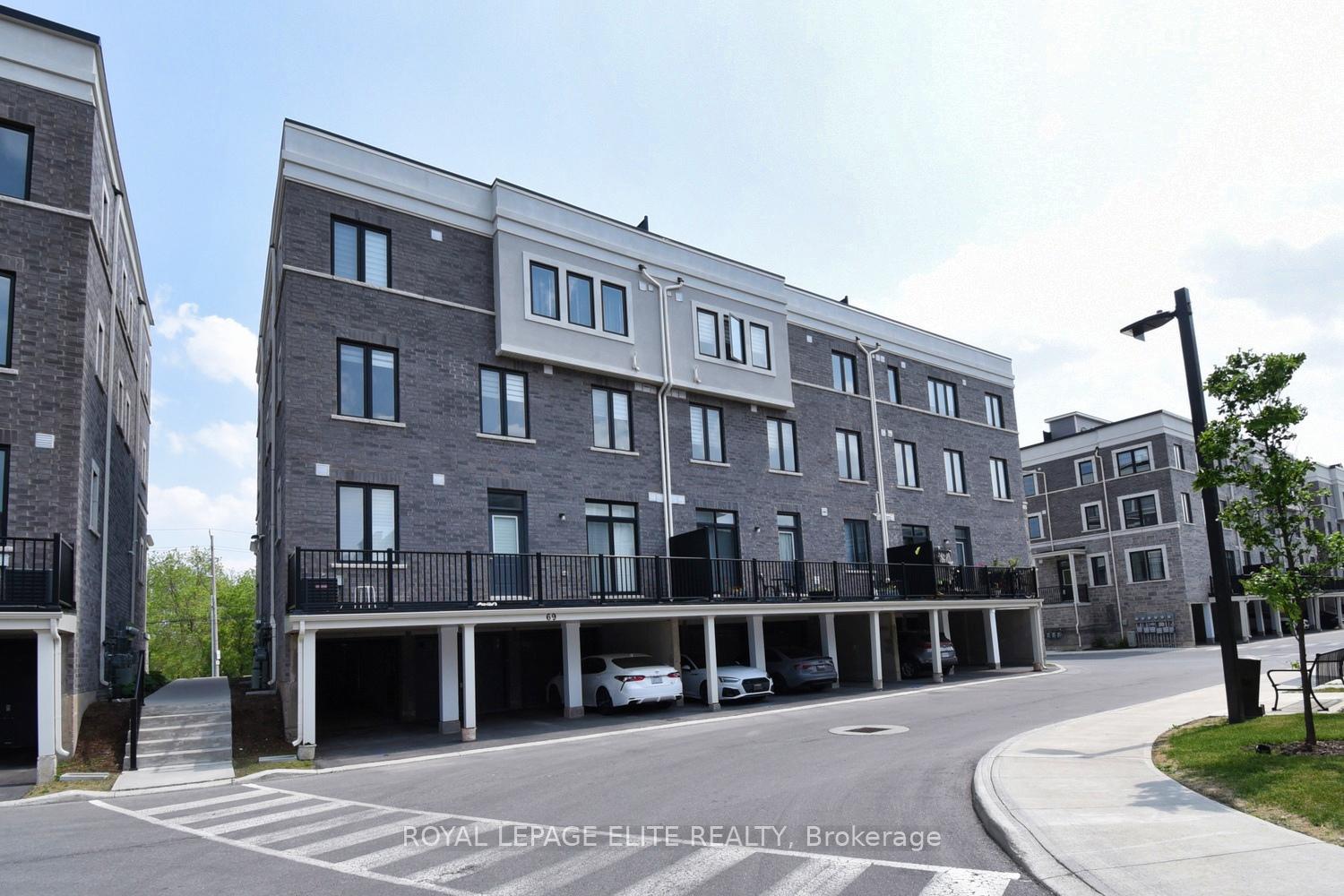 2 Bedrooms Condo at 383 Dundas, Hamilton For sale