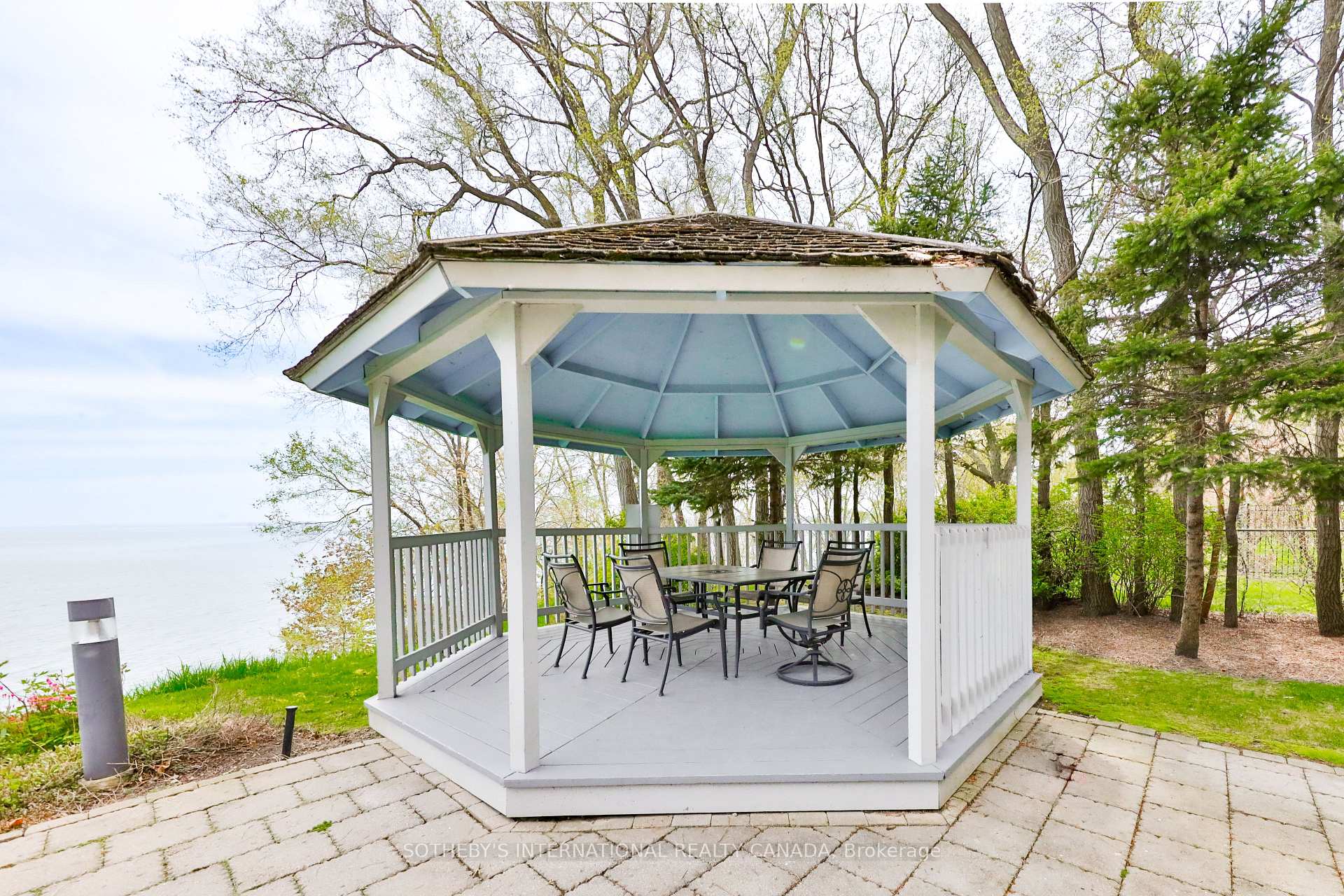 2 Bedrooms Condo at 5194 Lakeshore, Burlington For sale
