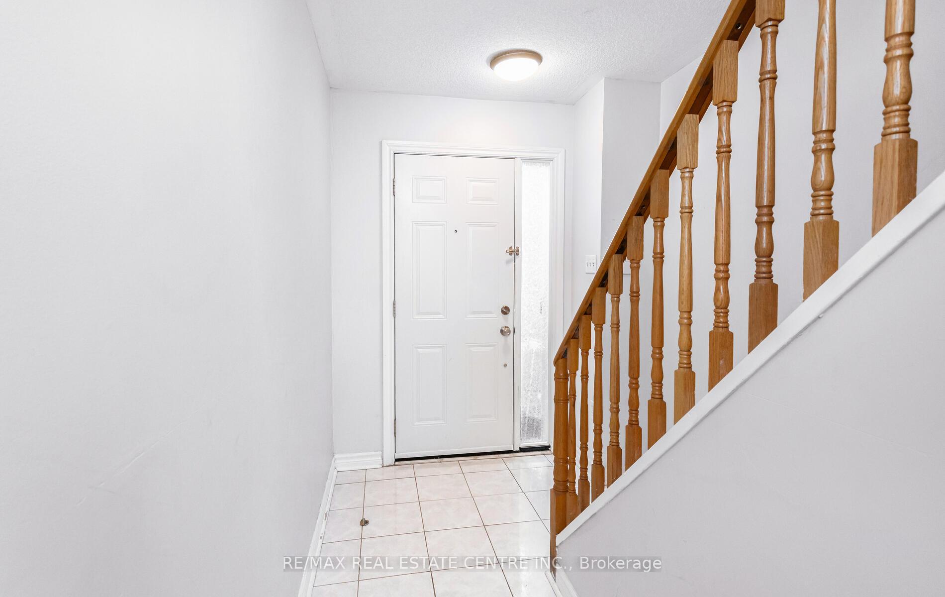 3 Bedrooms Condo at 45 Bristol,  Mississauga For sale