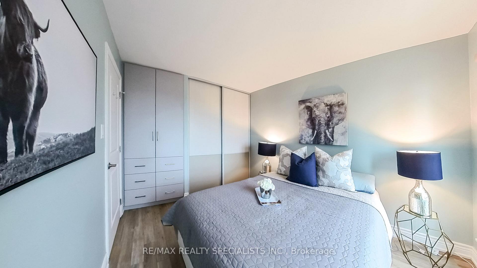 1 Bedroom Condo at 8 LEE CENTRE, Toronto For sale