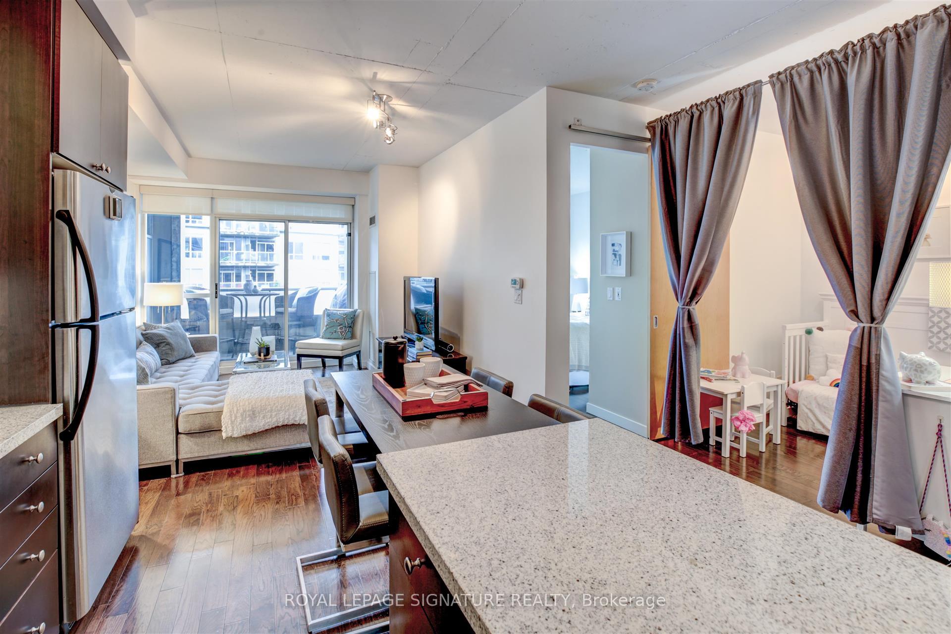 2 Bedrooms Condo at 1 Shaw, Toronto For sale