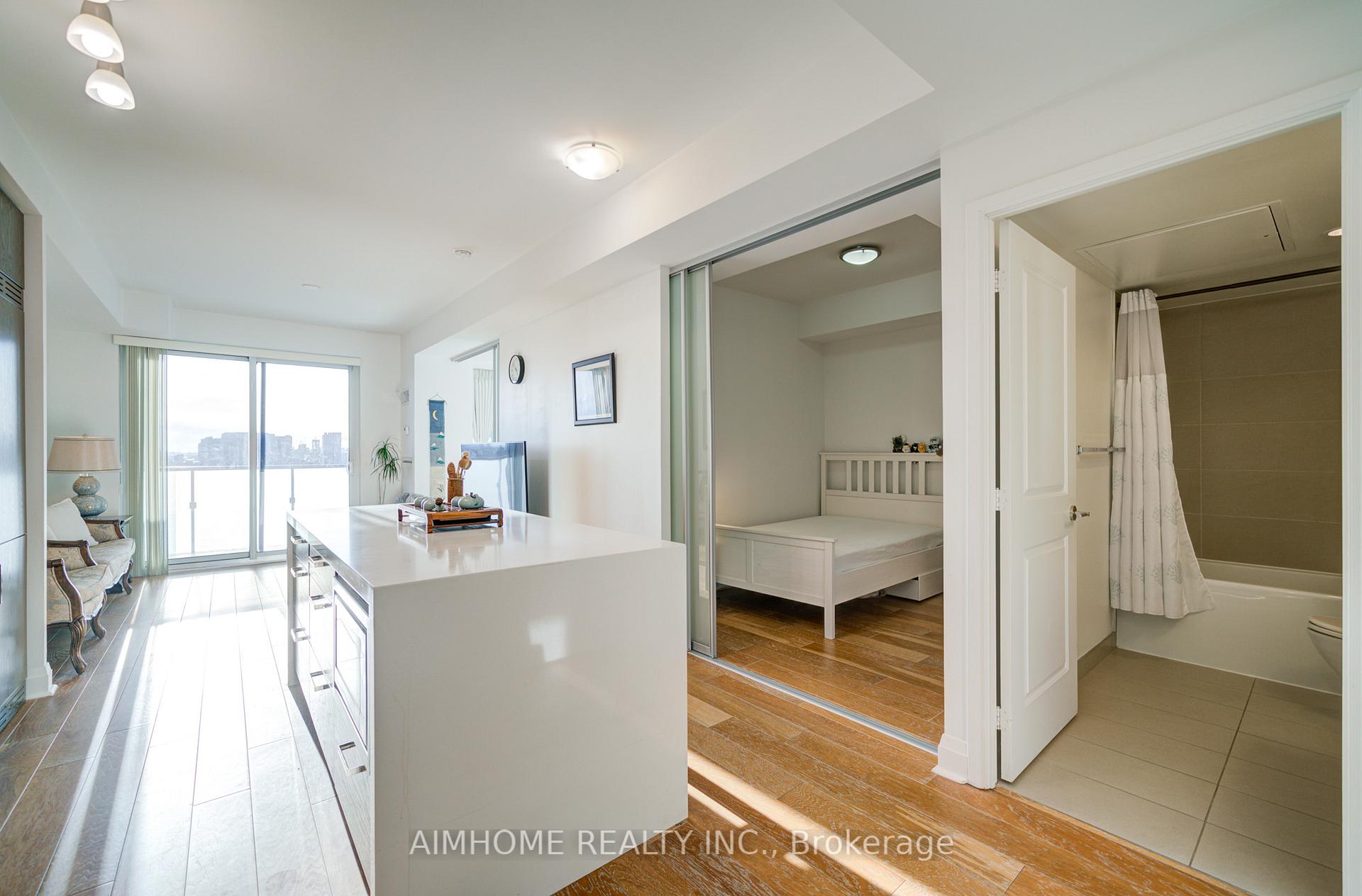 2 Bedrooms Condo at 1080 Bay, Toronto For sale