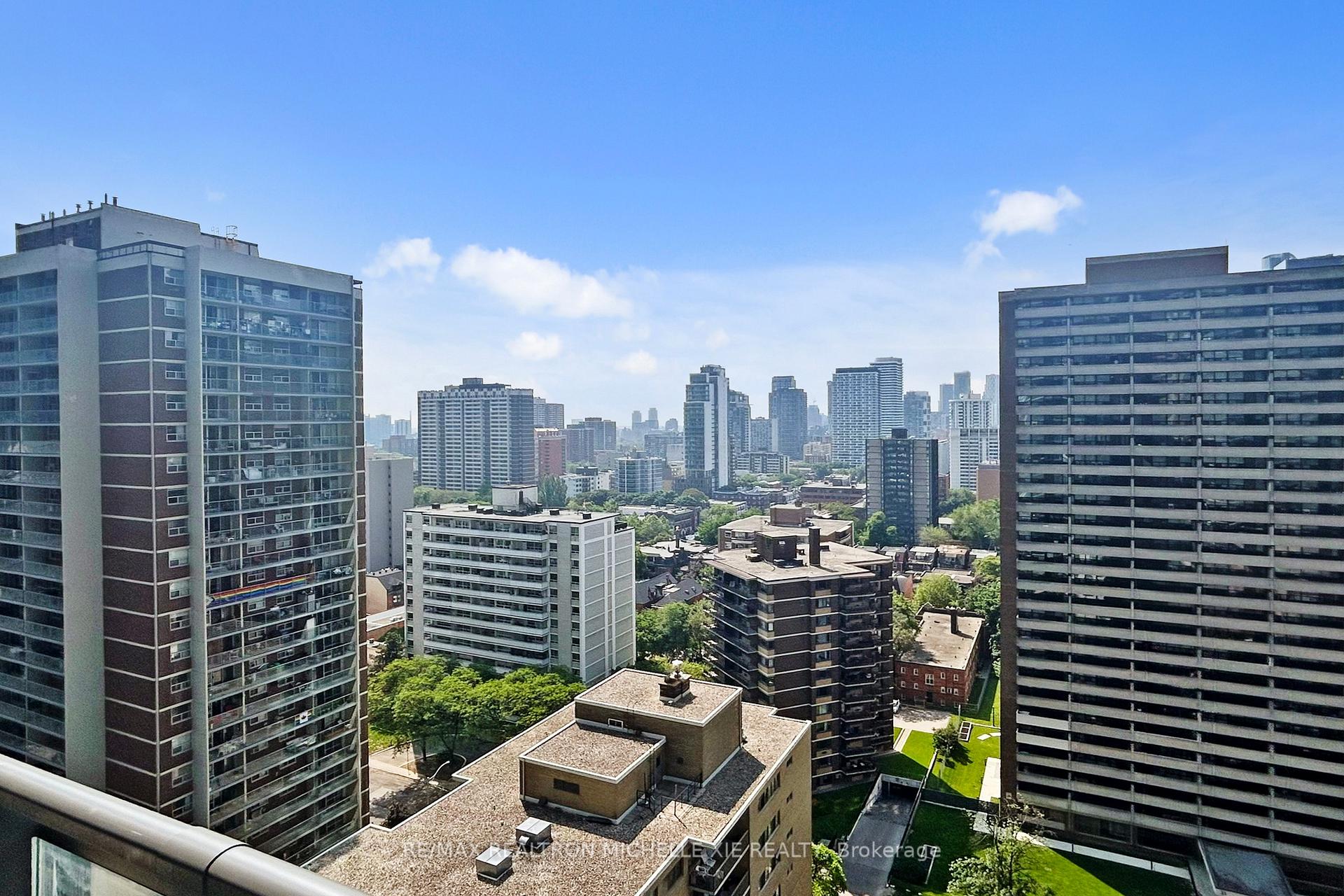 2 Bedrooms Condo at 45 Charles, Toronto For sale