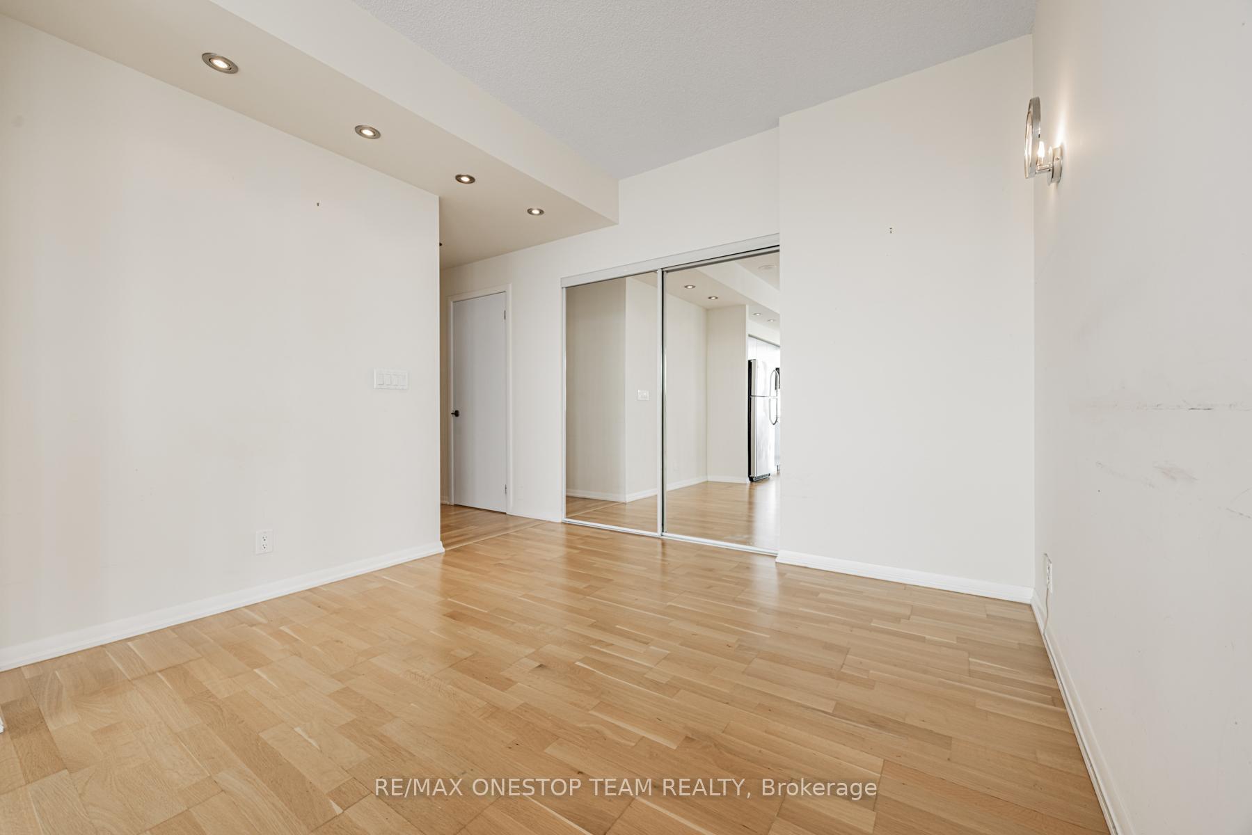 4 Bedrooms Condo at 832 Bay, Toronto For sale