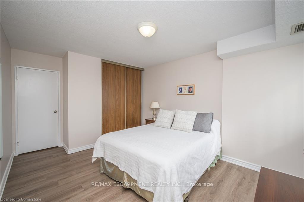 3 Bedrooms Condo at 301 FRANCES,  Hamilton For sale