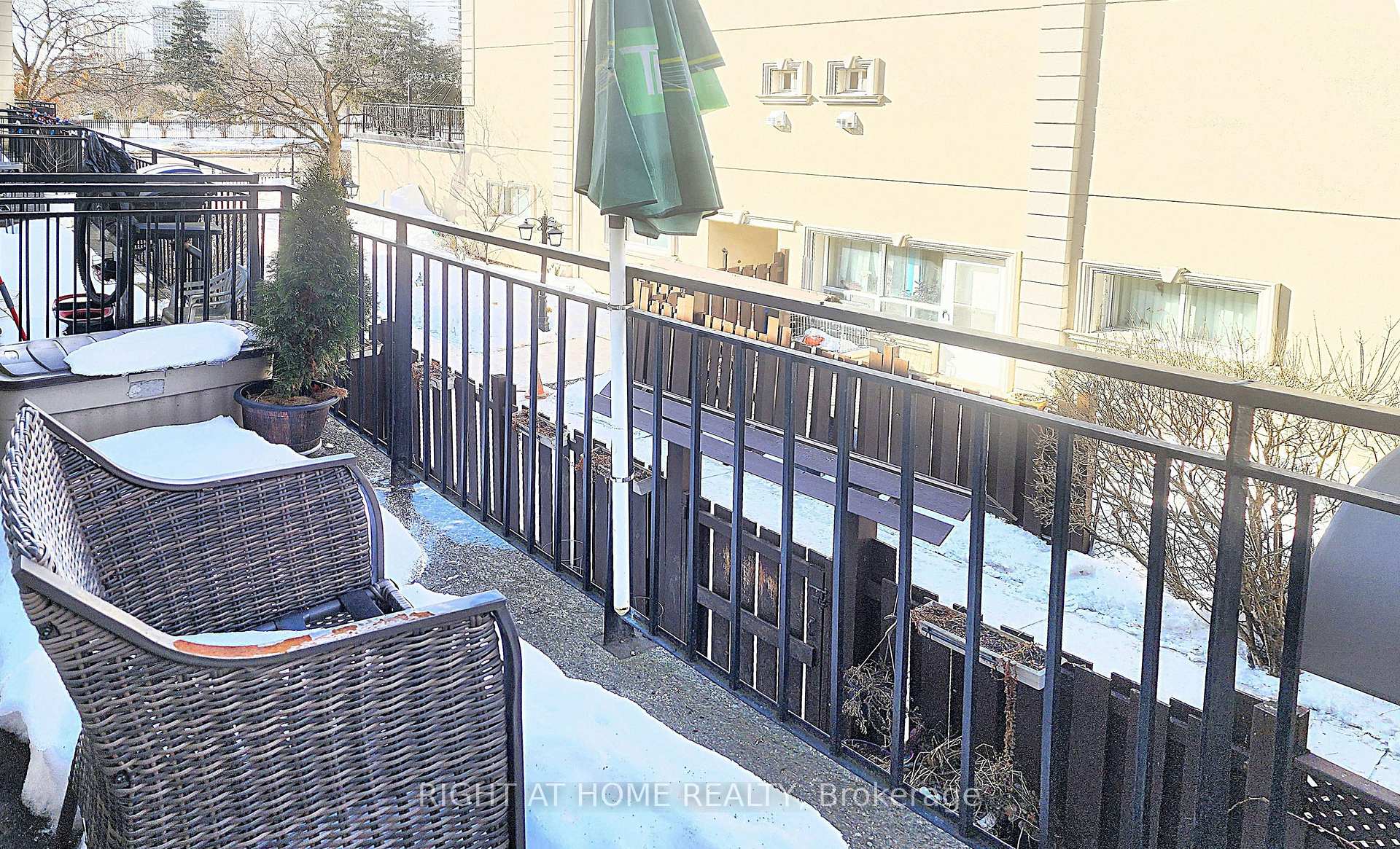 2 Bedrooms Condo at 5877 Bathurst,  Toronto For sale